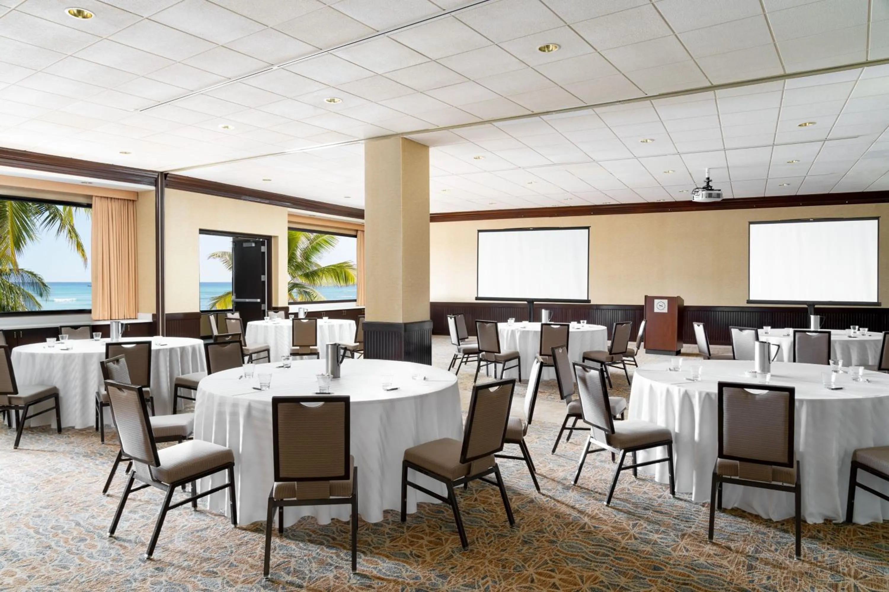 Meeting/conference room in Sheraton Waikiki Beach Resort