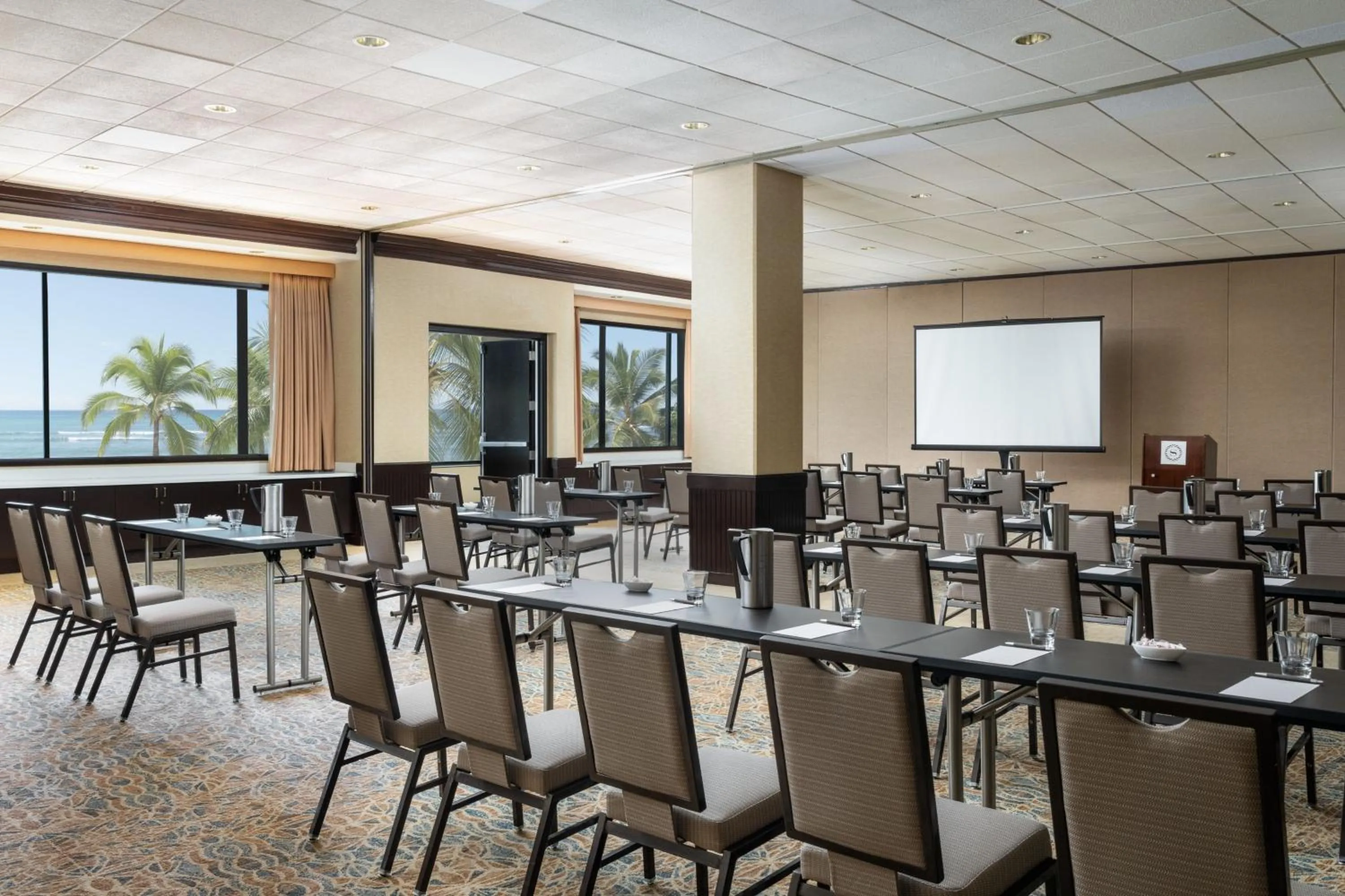 Meeting/conference room in Sheraton Waikiki Beach Resort
