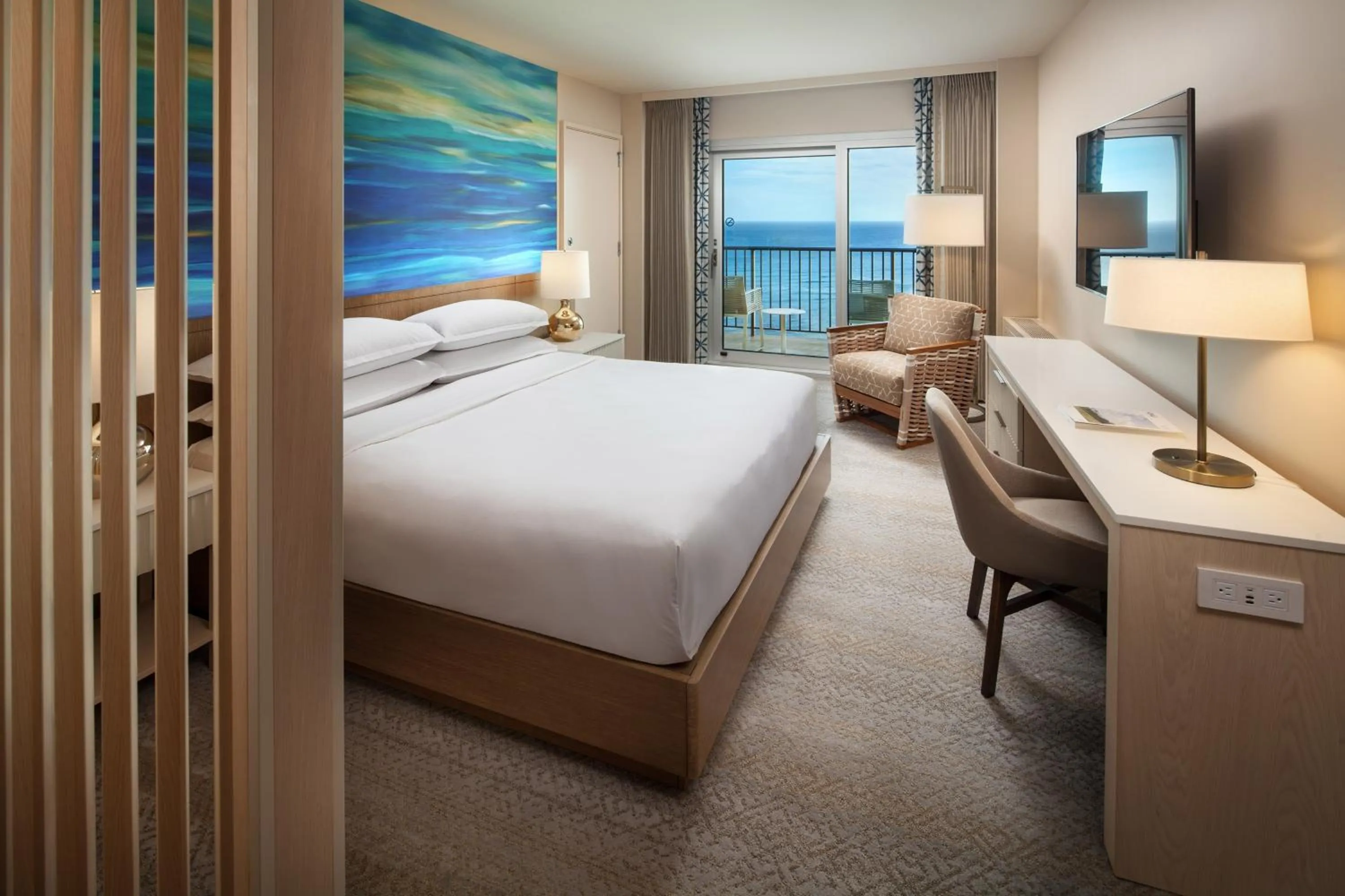 Photo of the whole room, Bed in Sheraton Waikiki Beach Resort