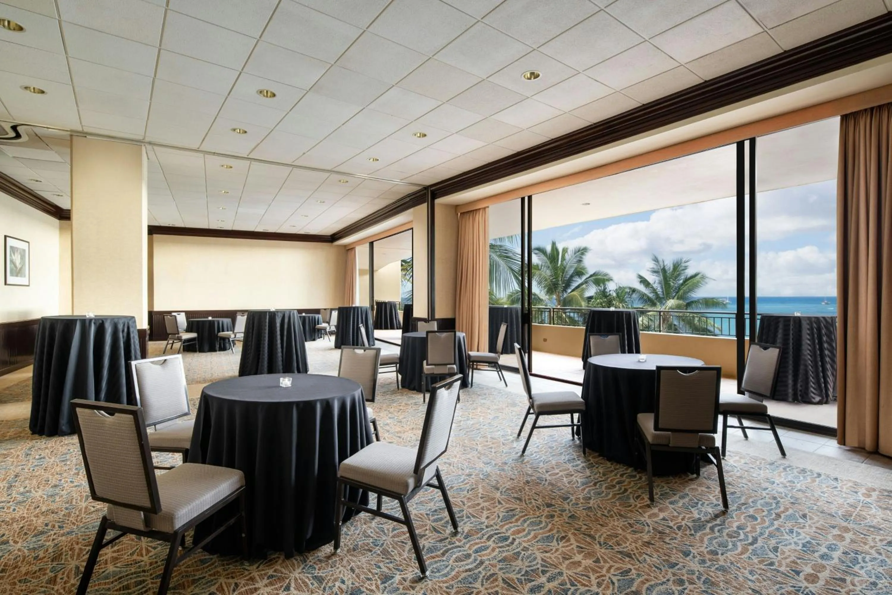 Meeting/conference room in Sheraton Waikiki Beach Resort