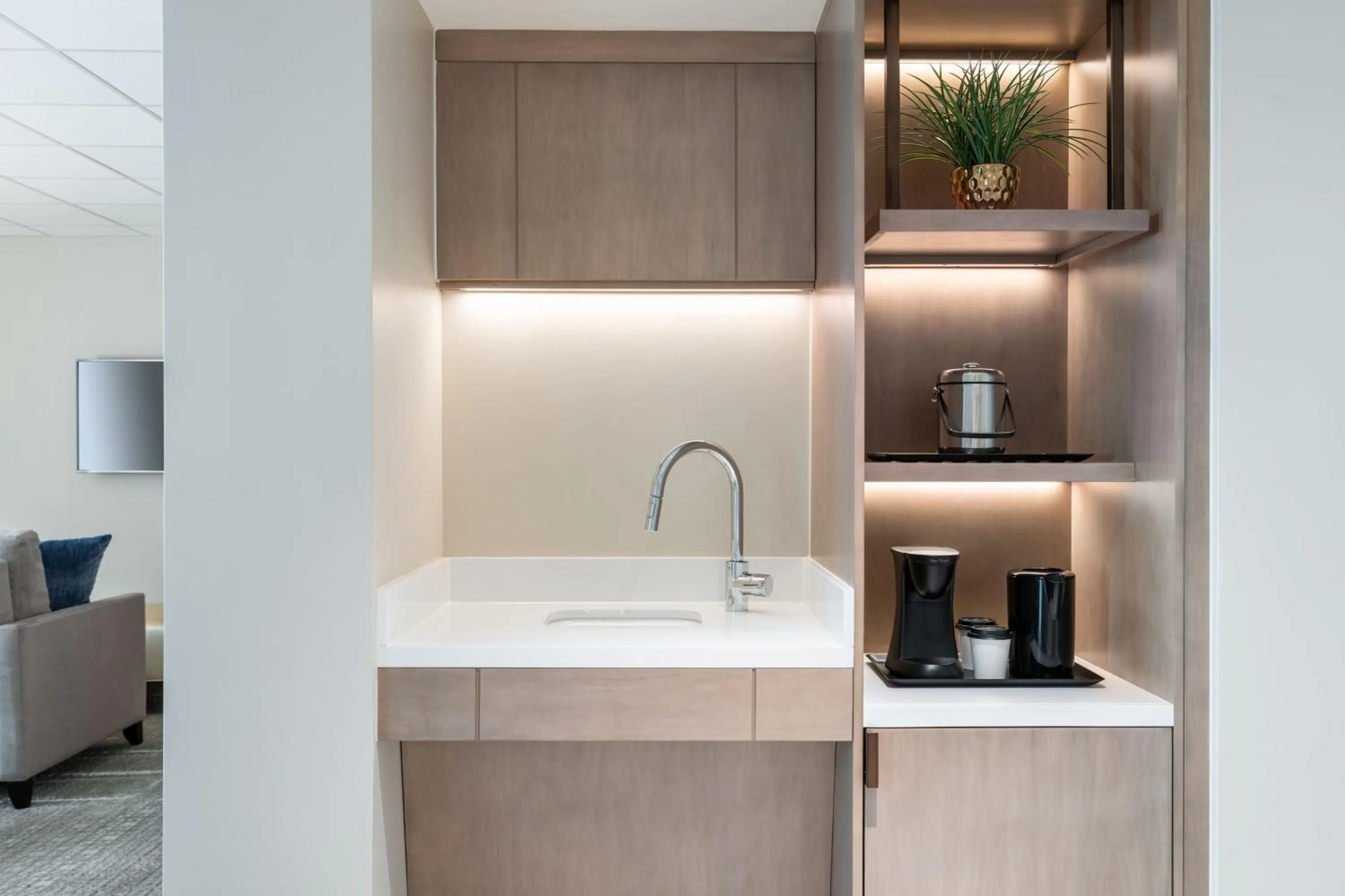 Lounge or bar in Sheraton Waikiki Beach Resort