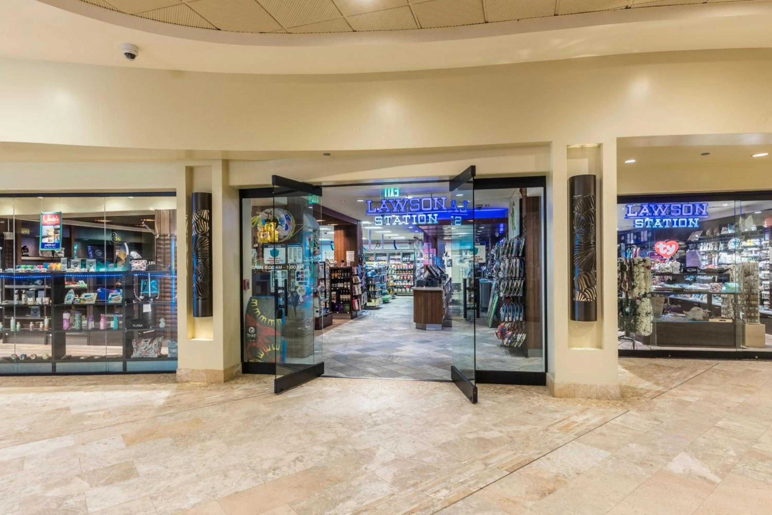 Restaurant/places to eat in Sheraton Waikiki Beach Resort