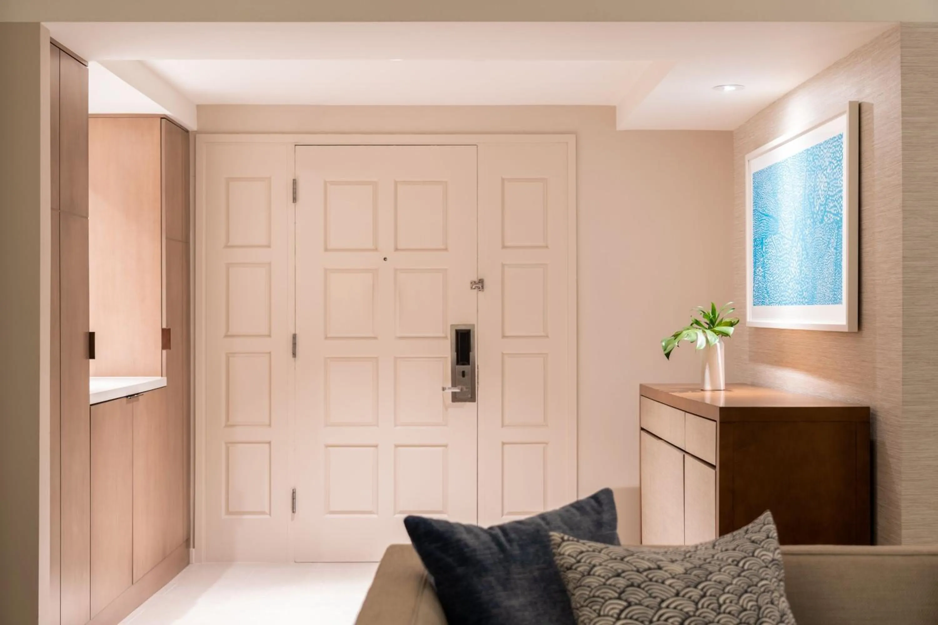 Photo of the whole room in Sheraton Waikiki Beach Resort