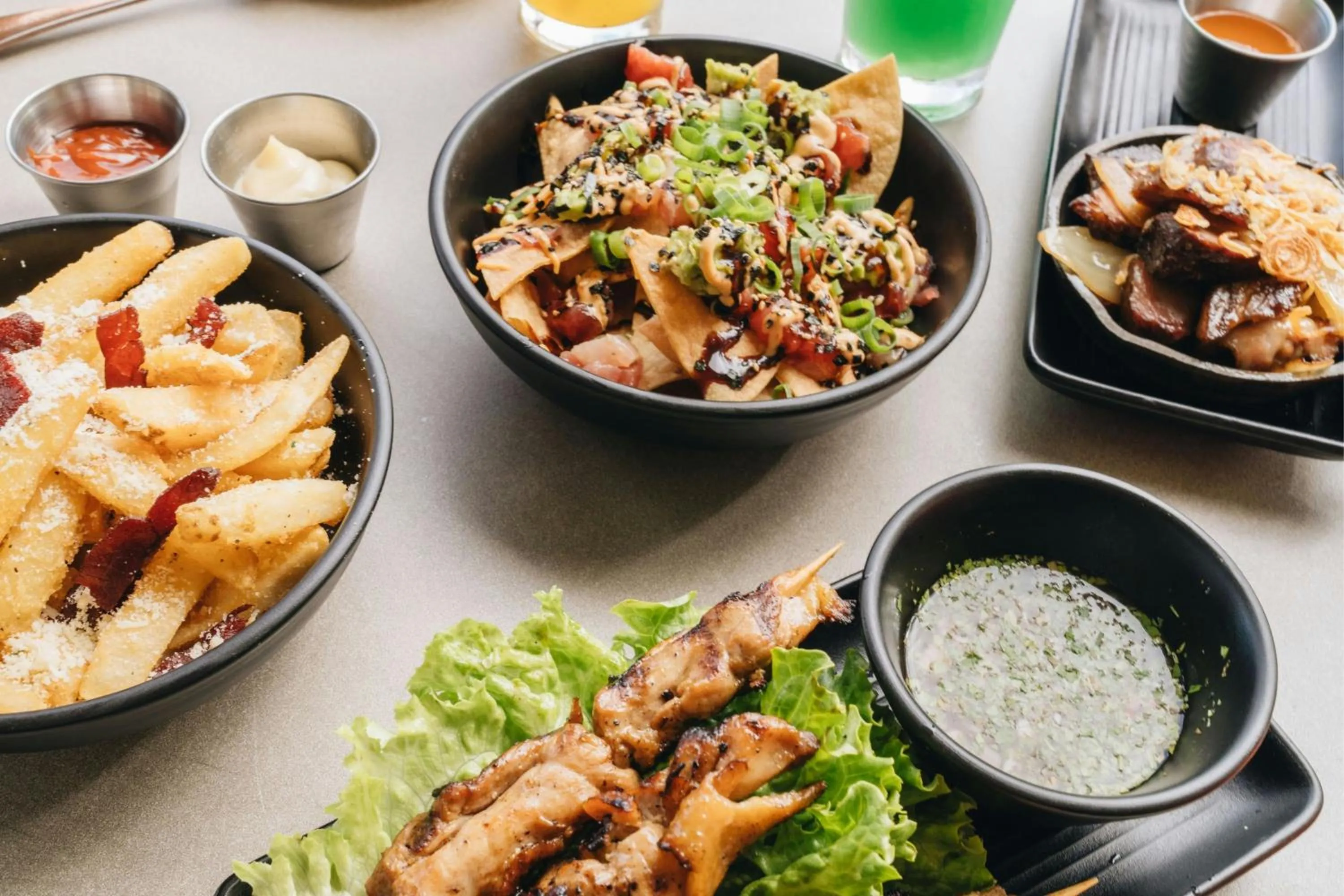 Restaurant/places to eat in Sheraton Waikiki Beach Resort