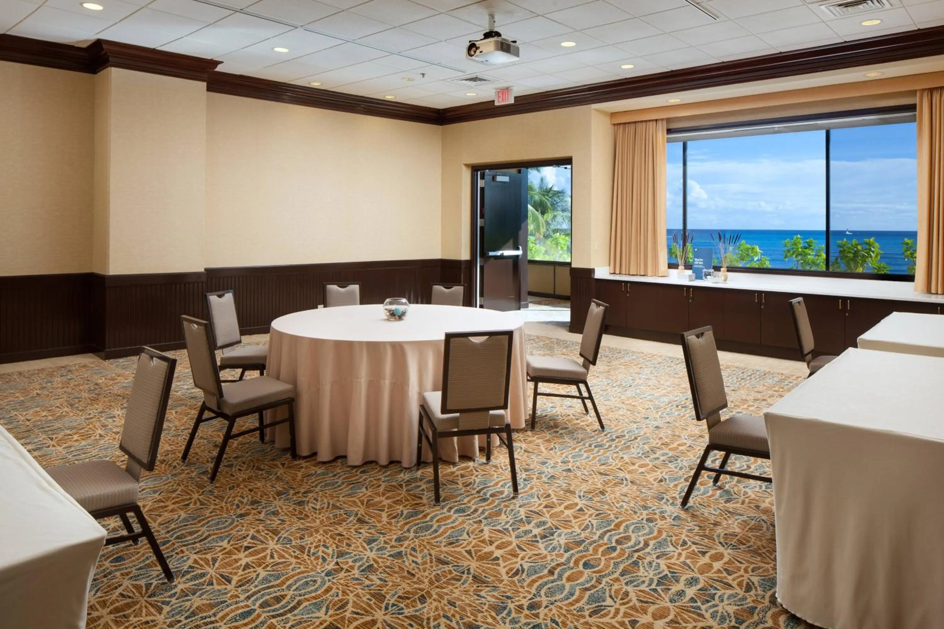 Meeting/conference room in Sheraton Waikiki Beach Resort