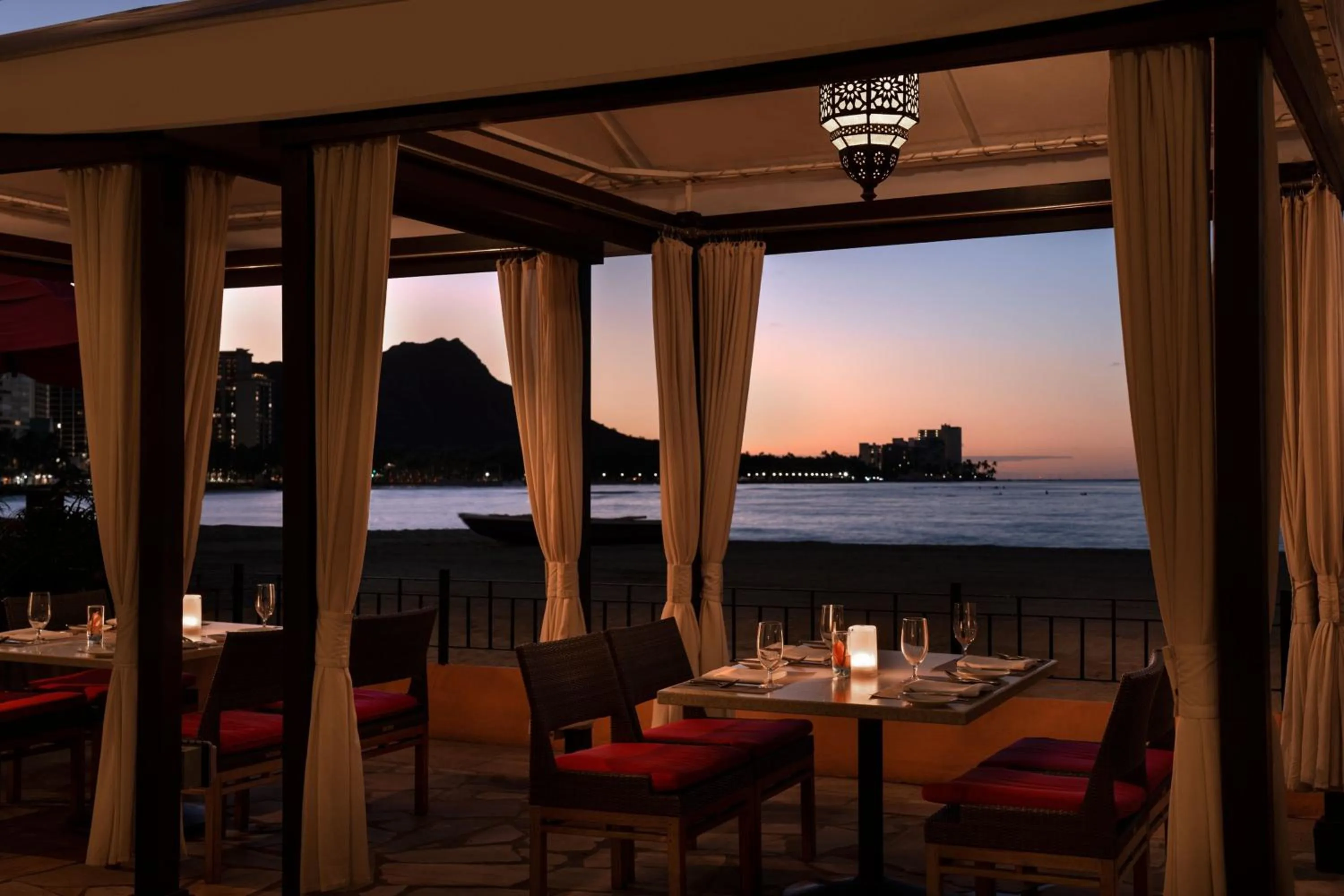 Restaurant/places to eat in The Royal Hawaiian, A Luxury Collection Resort, Waikiki
