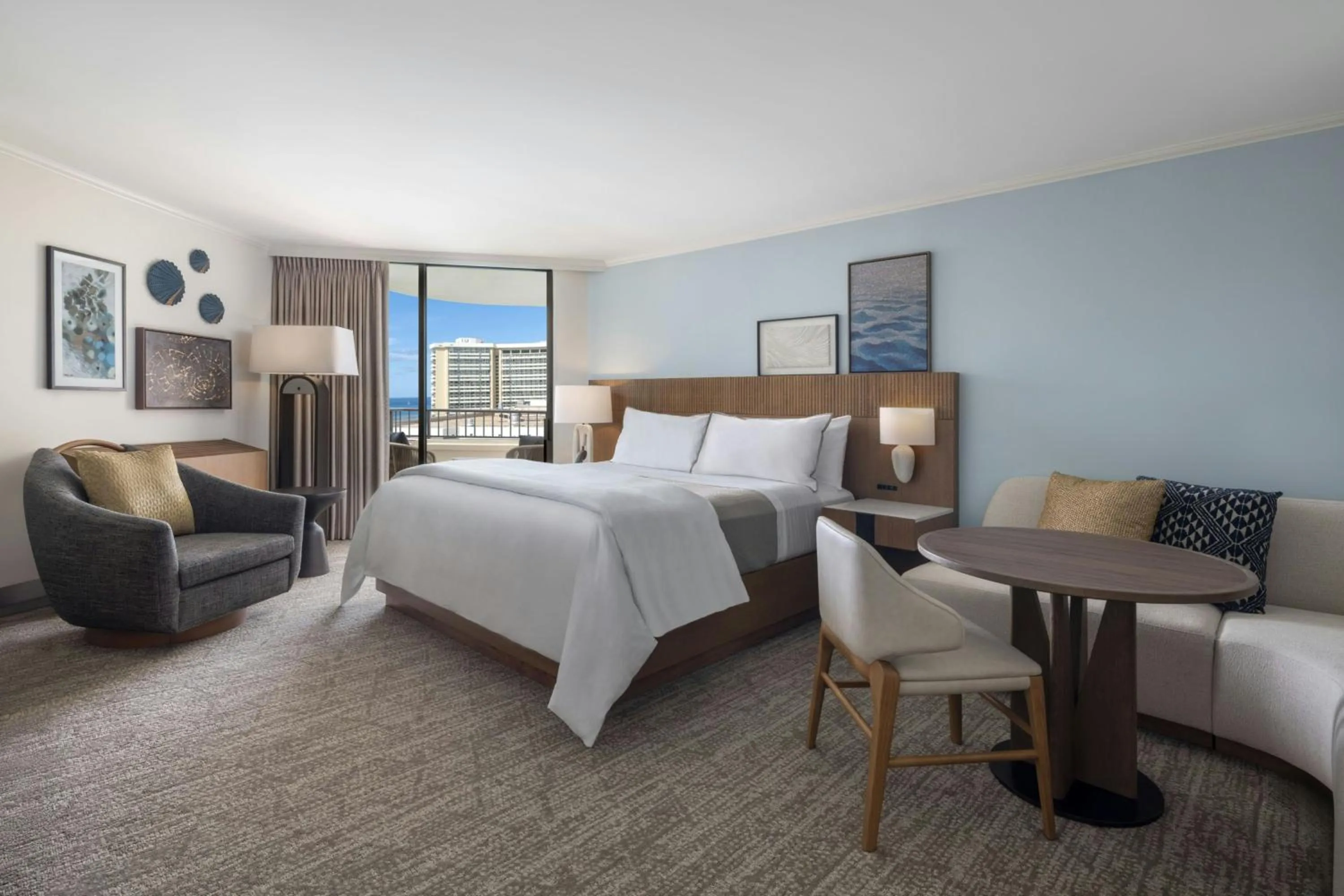 Photo of the whole room, Bed in Moana Surfrider, A Westin Resort & Spa, Waikiki Beach