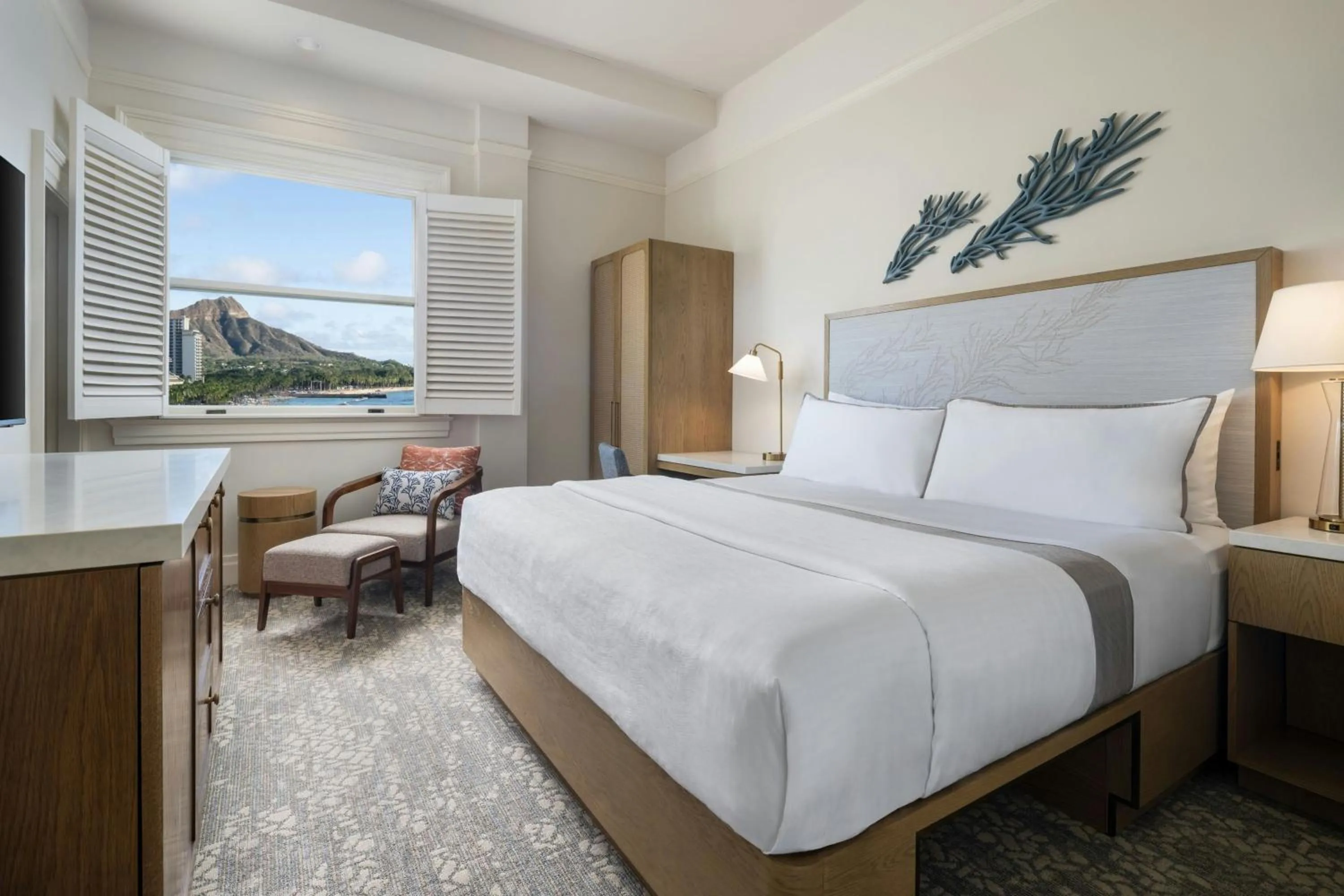 Photo of the whole room, Bed in Moana Surfrider, A Westin Resort & Spa, Waikiki Beach