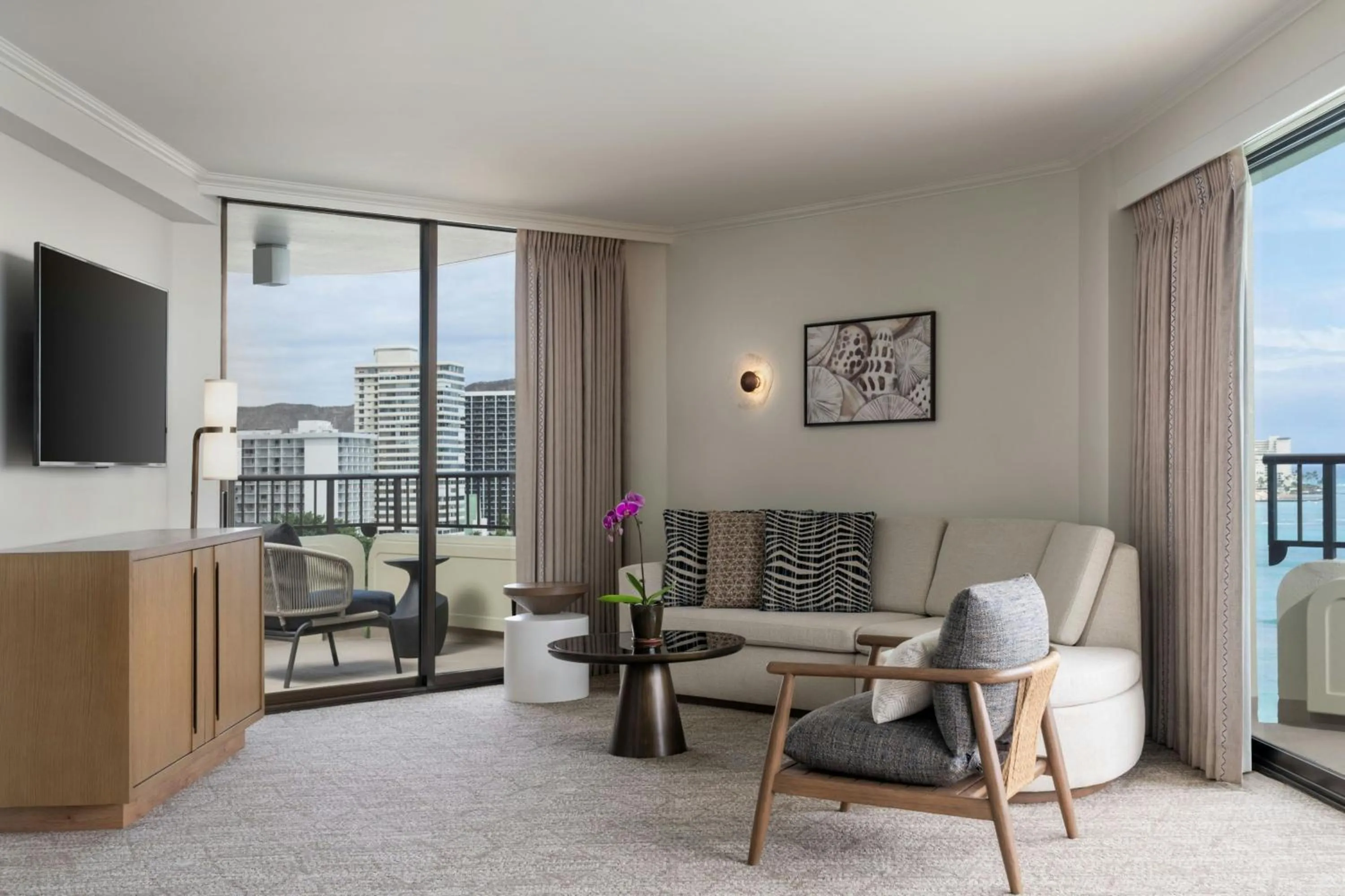 Living room in Moana Surfrider, A Westin Resort & Spa, Waikiki Beach