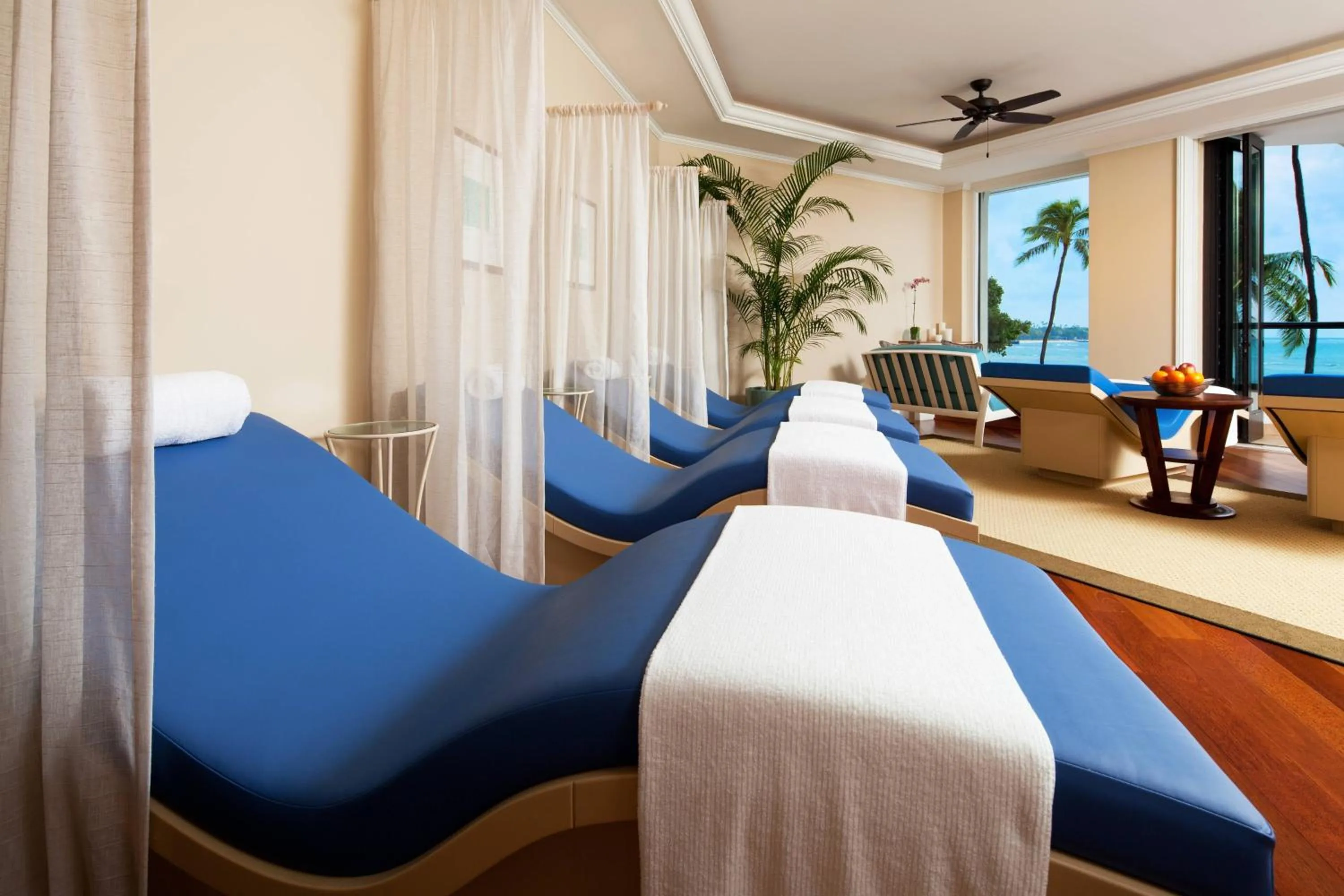 Lounge or bar in Moana Surfrider, A Westin Resort & Spa, Waikiki Beach