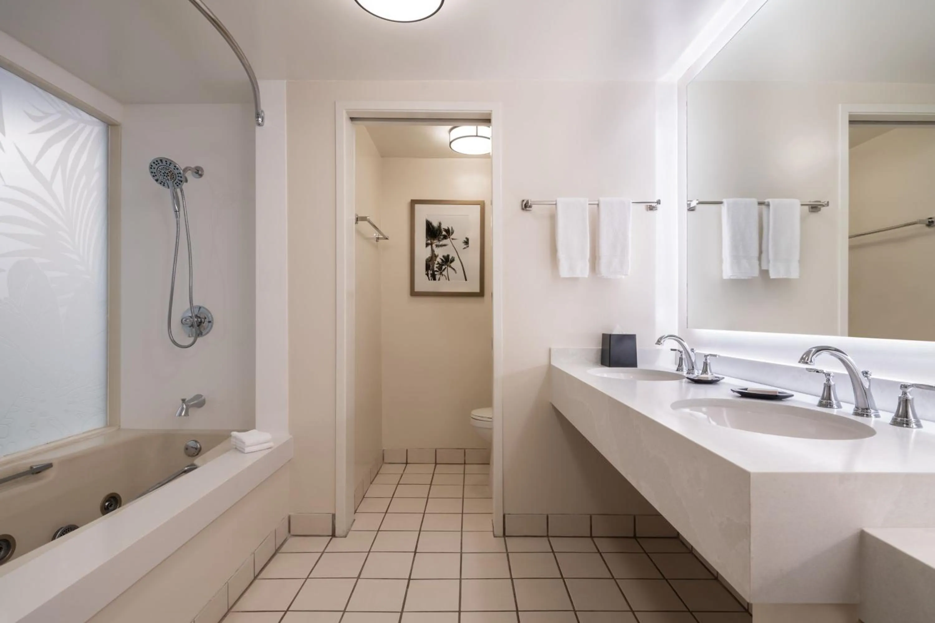 Bathroom in Sheraton Princess Kaiulani Waikiki Beach