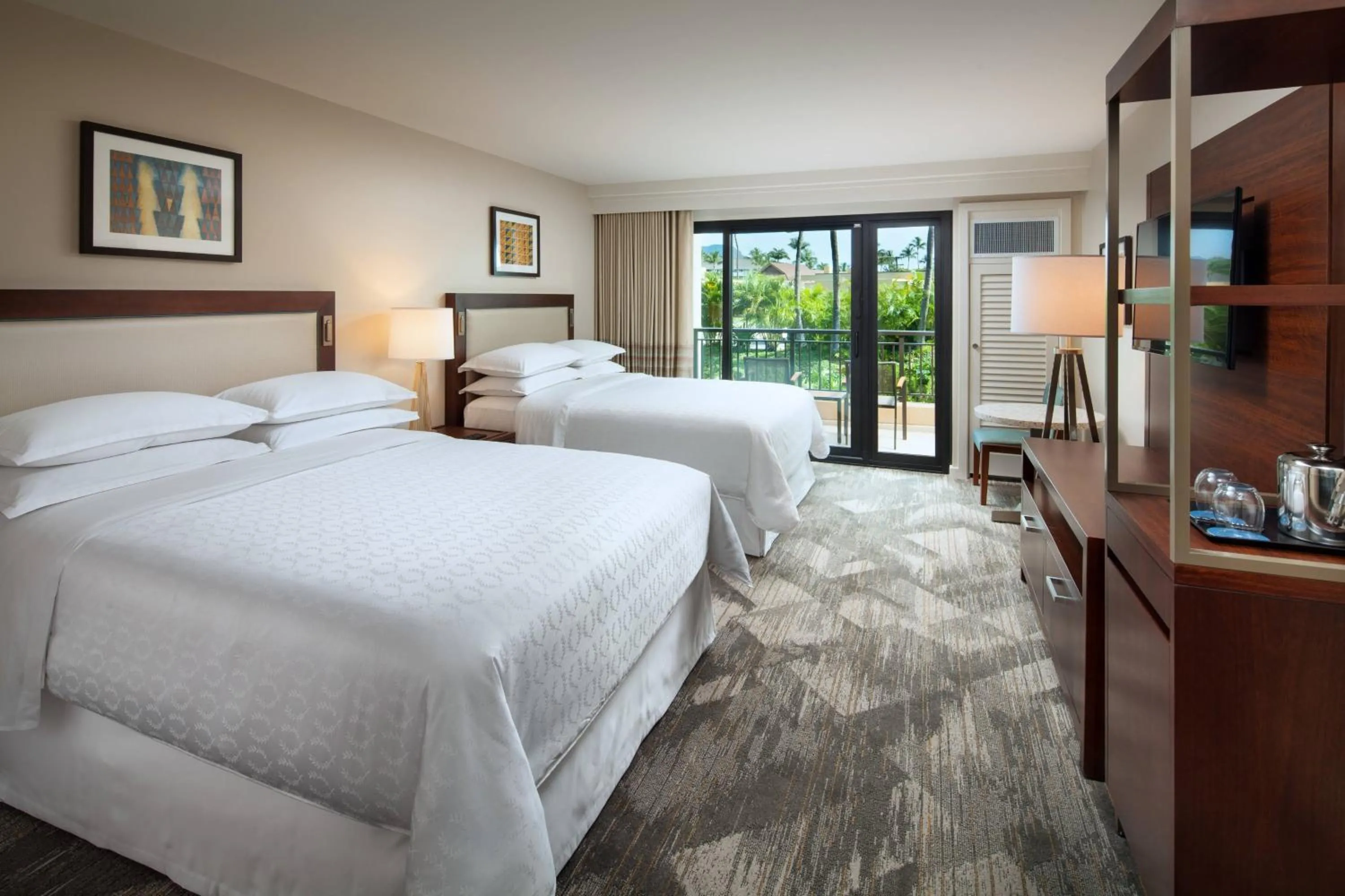 Bedroom, Bed in Sheraton Kauai Resort