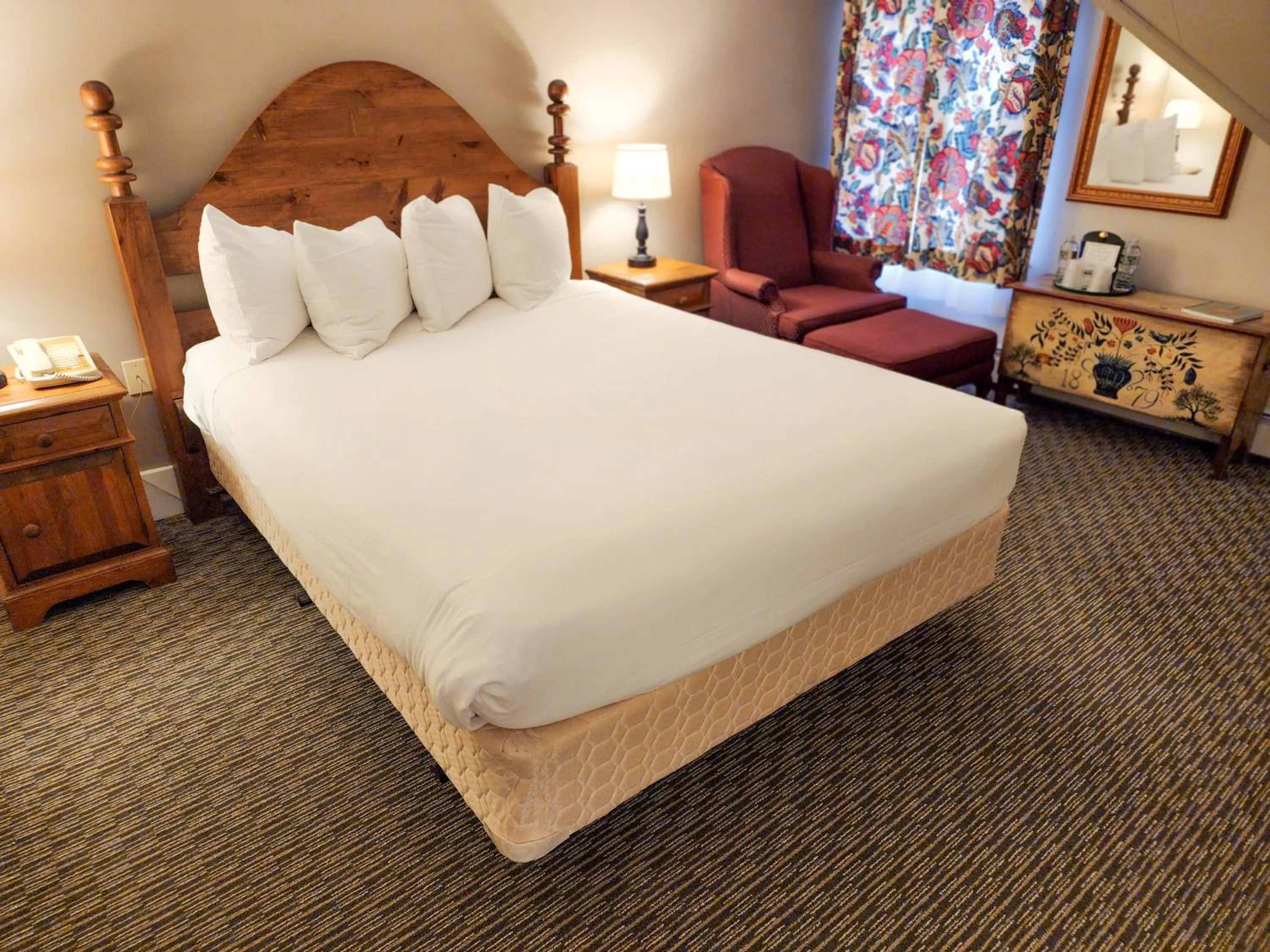 Bed in Eagle Mountain House and Golf Club