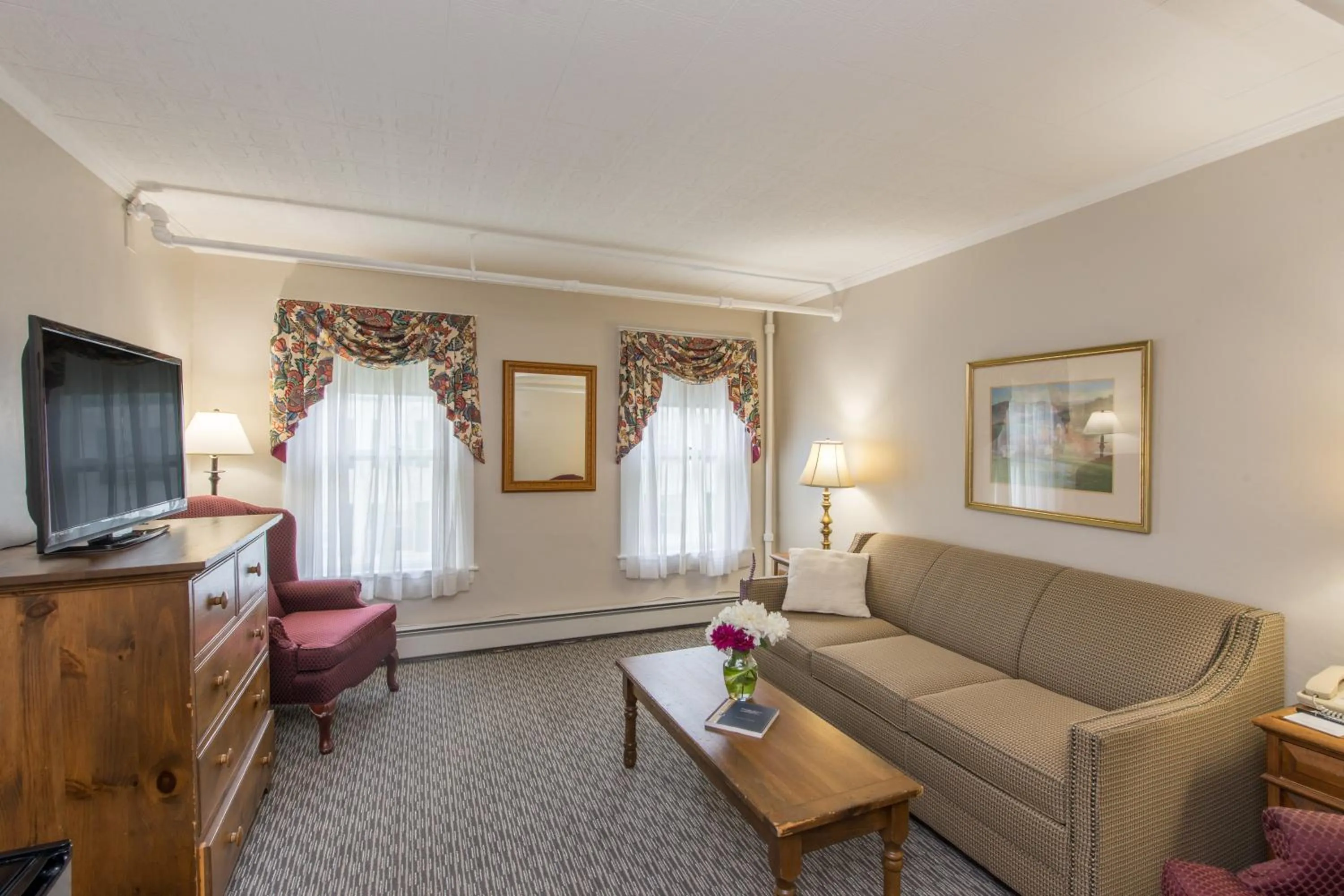 Seating area in Eagle Mountain House and Golf Club