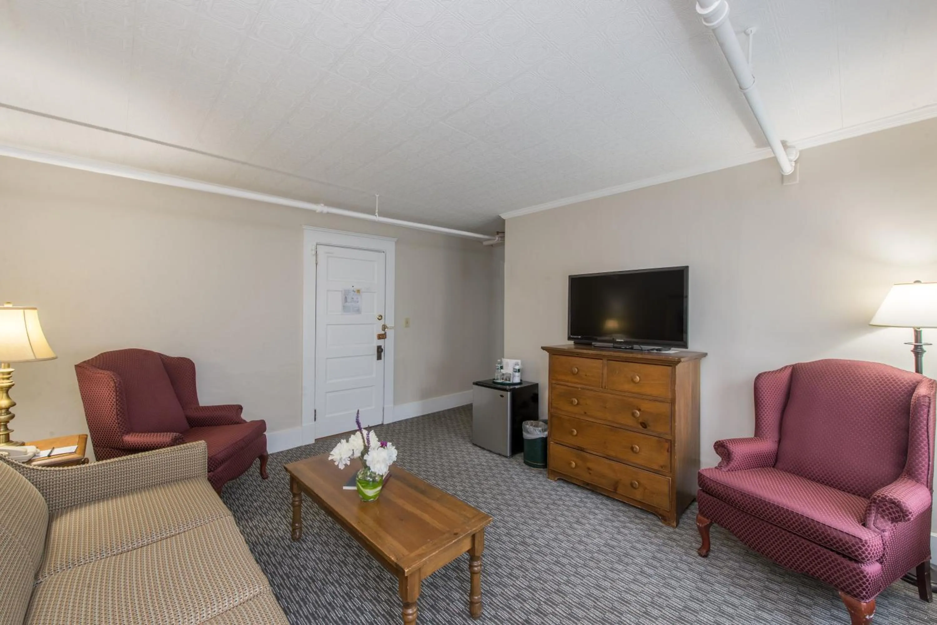 Seating area in Eagle Mountain House and Golf Club