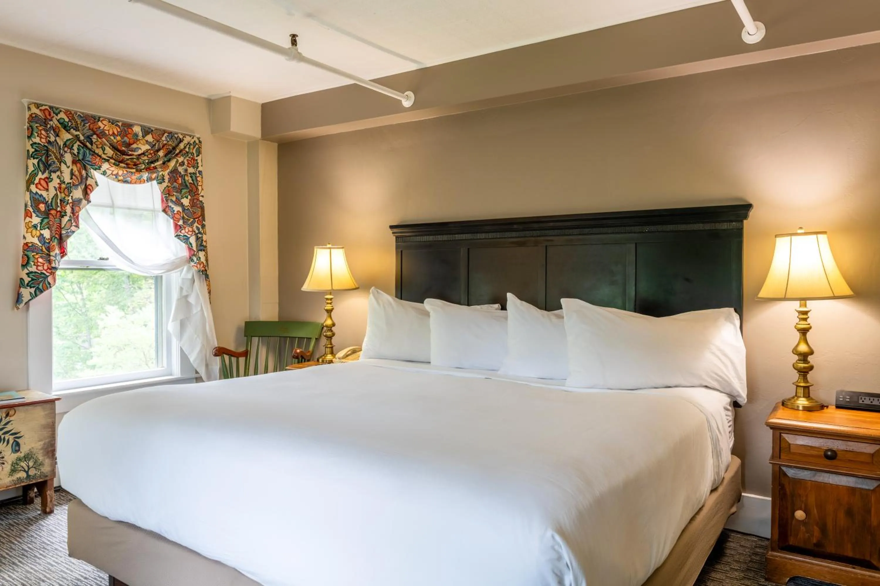 Bedroom, Bed in Eagle Mountain House and Golf Club