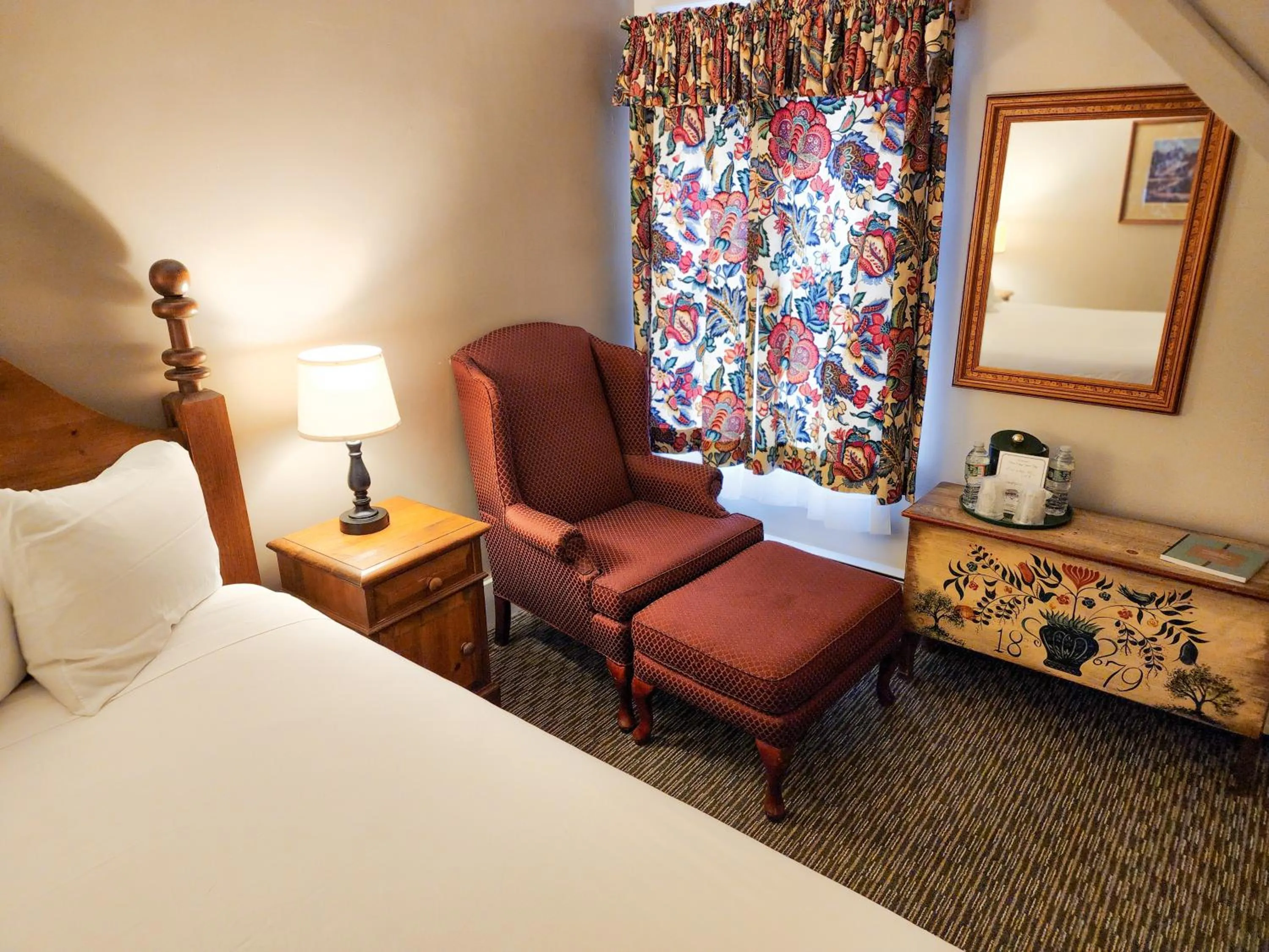 Seating area, Bed in Eagle Mountain House and Golf Club