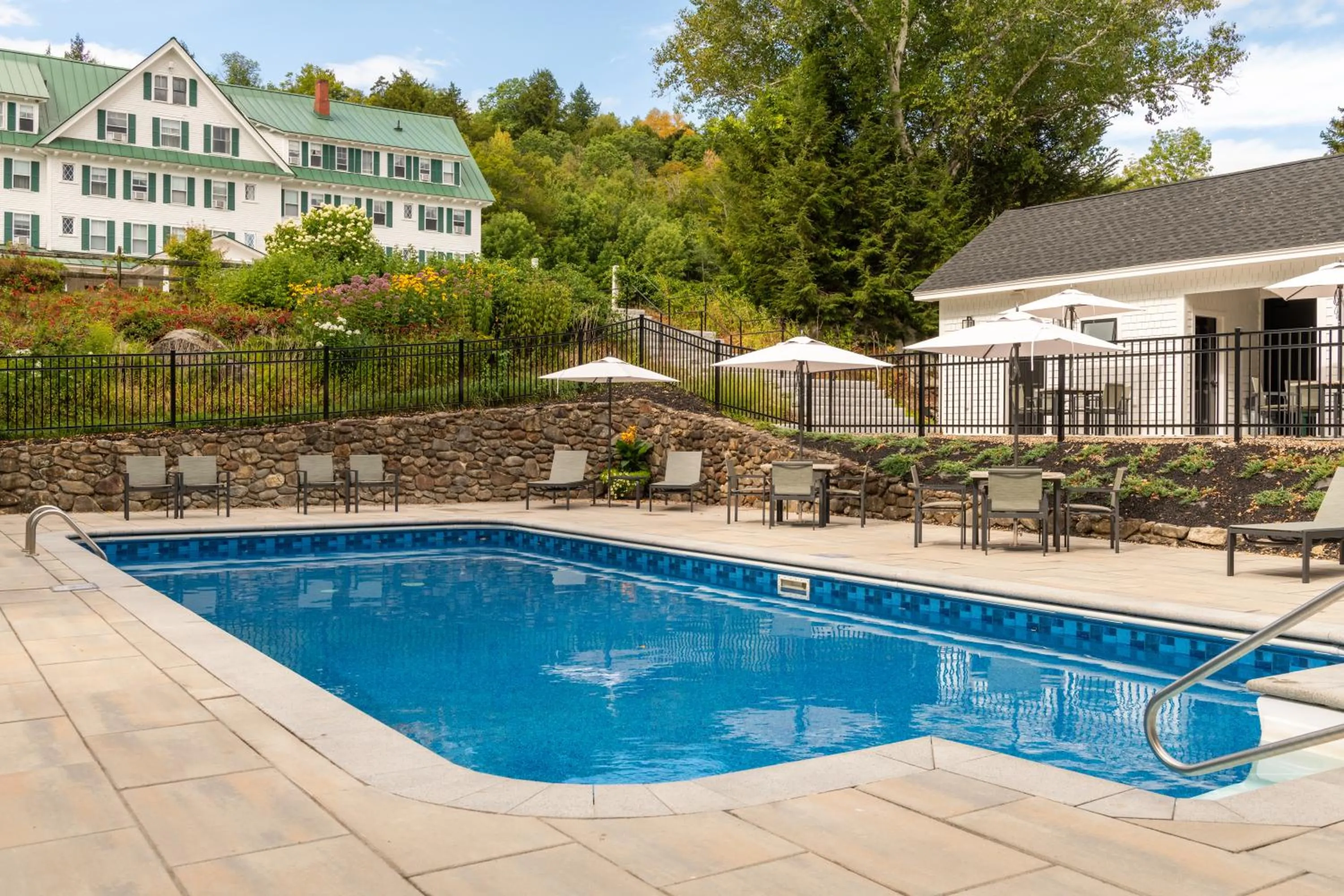 Swimming pool in Eagle Mountain House and Golf Club