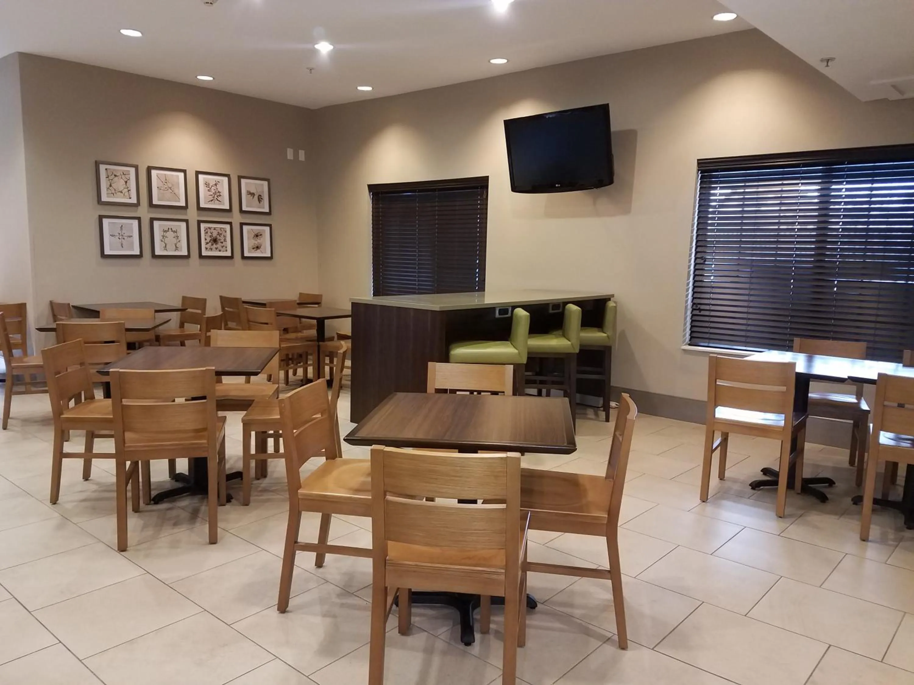 Restaurant/places to eat in Country Inn & Suites by Radisson, Indianapolis Airport South, IN
