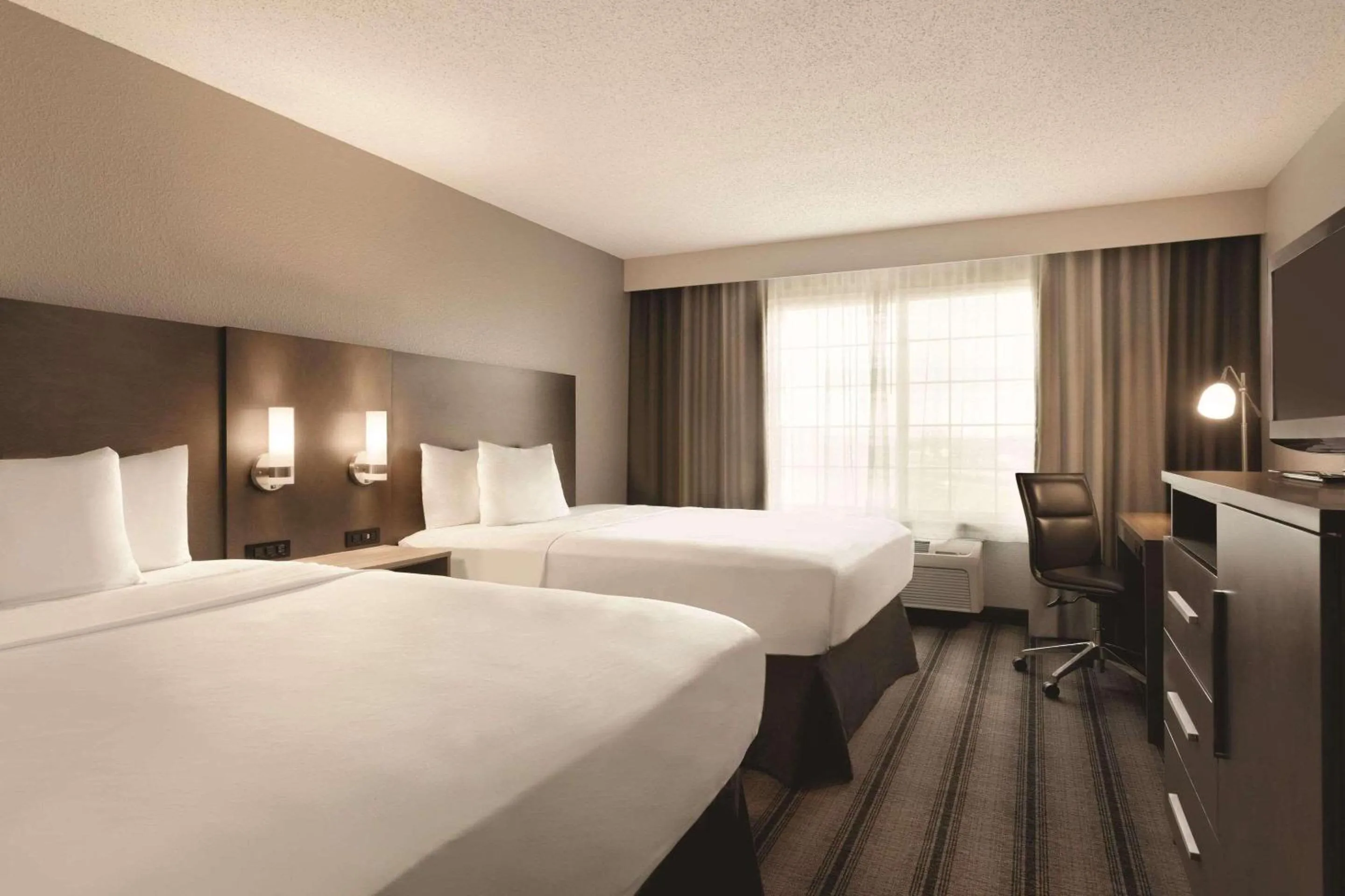 Bedroom, Bed in Country Inn & Suites by Radisson, Indianapolis Airport South, IN