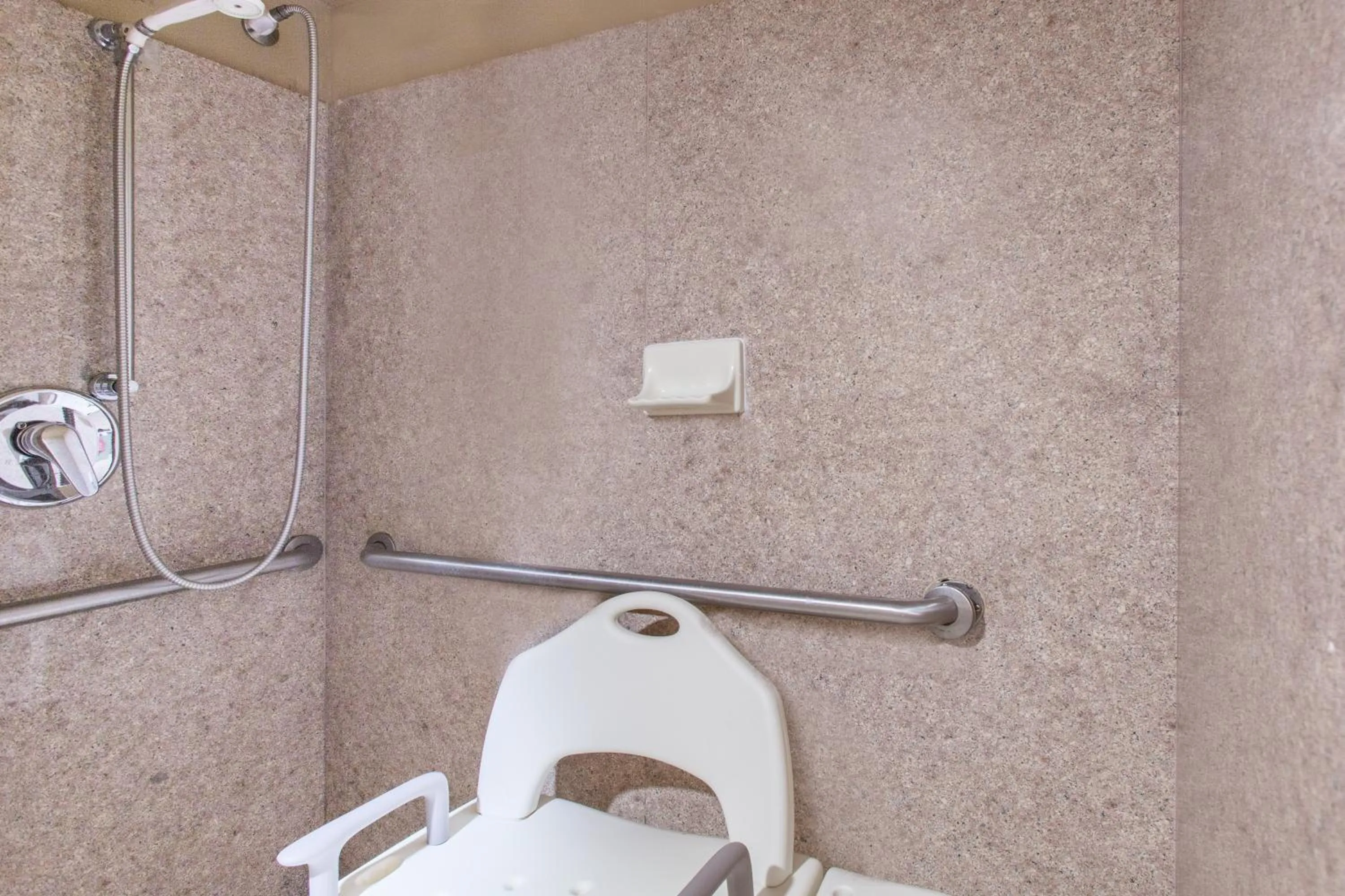 Shower in Hawthorn Suites Midwest City