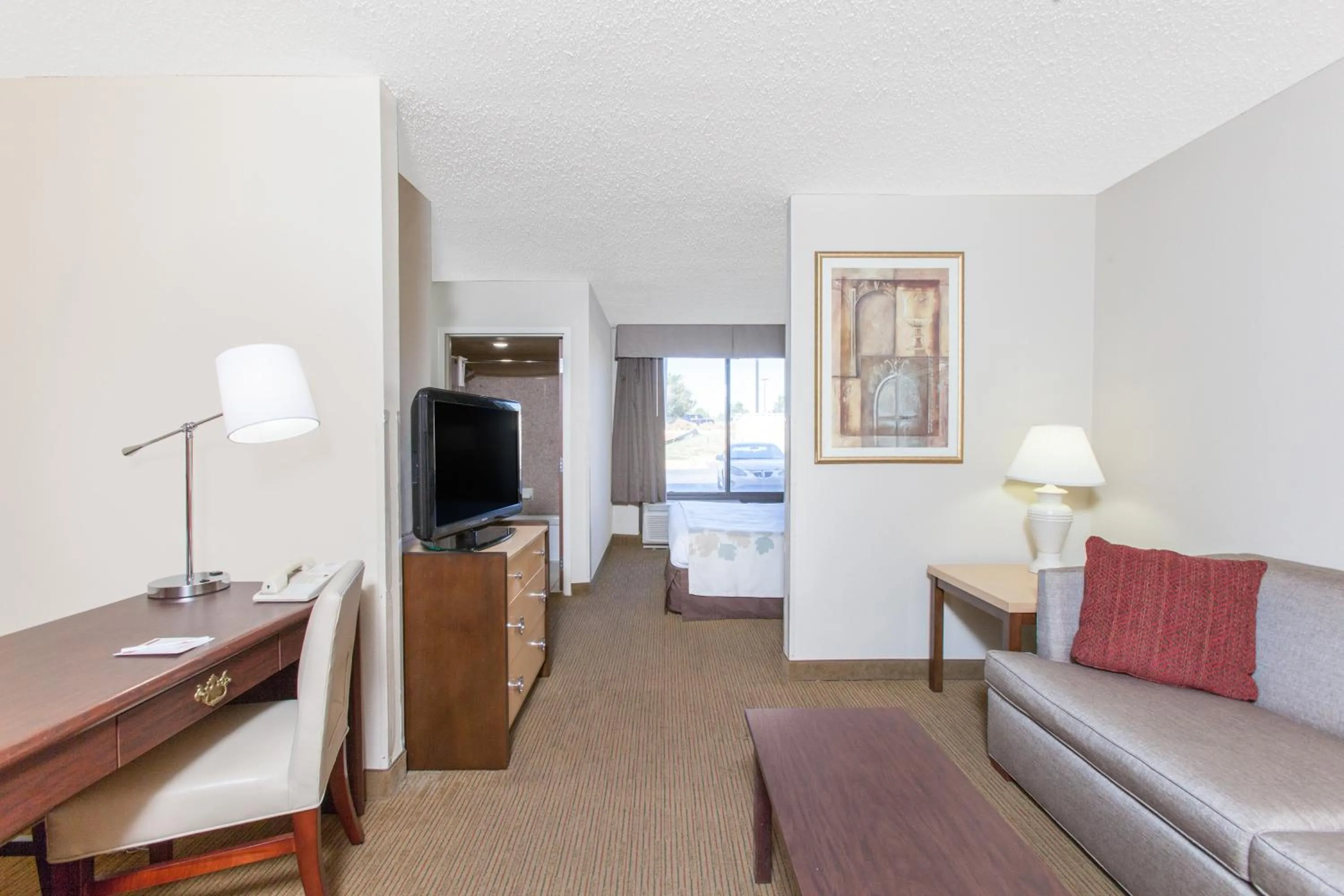 TV and multimedia in Hawthorn Suites Midwest City