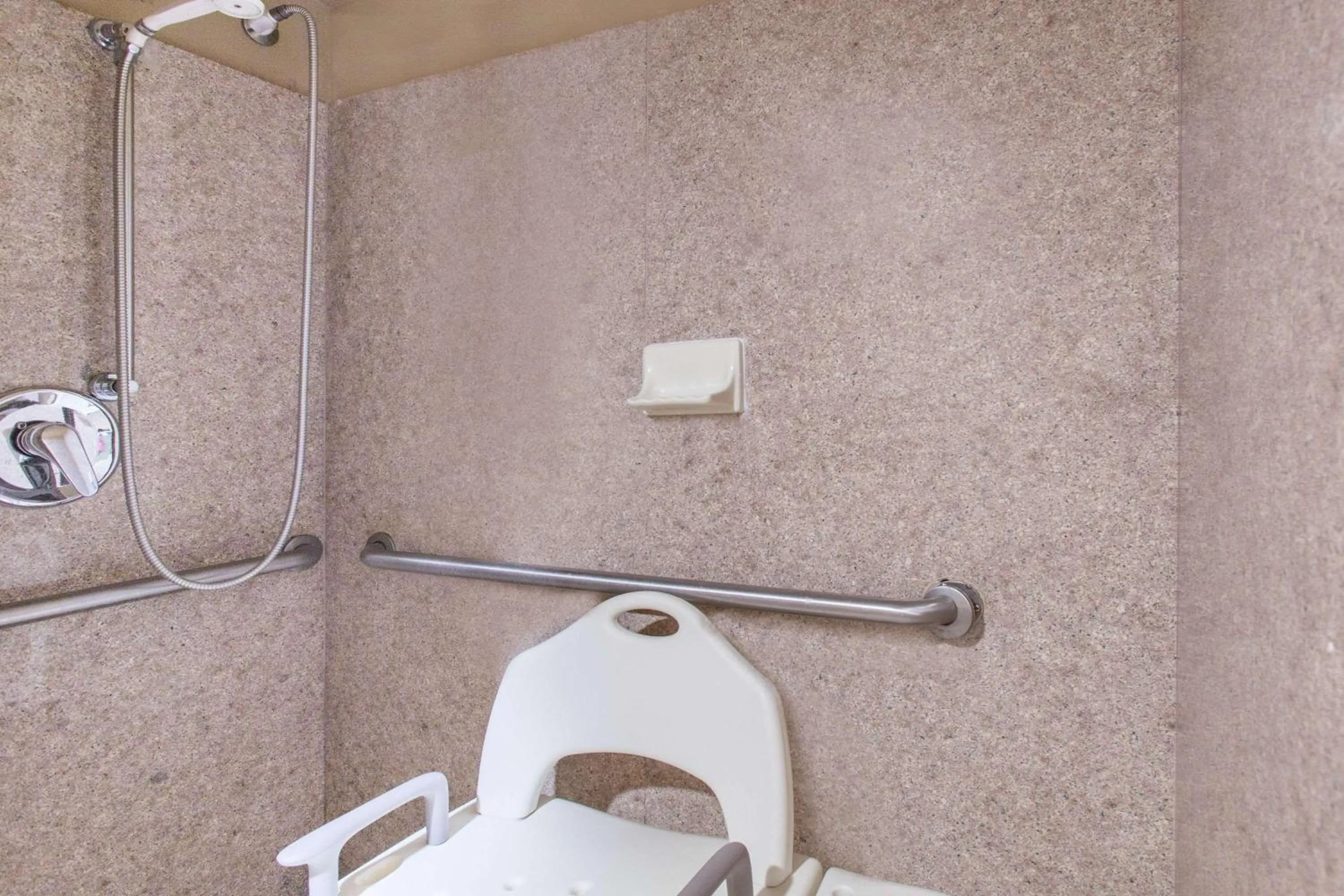 Shower in Hawthorn Suites Midwest City