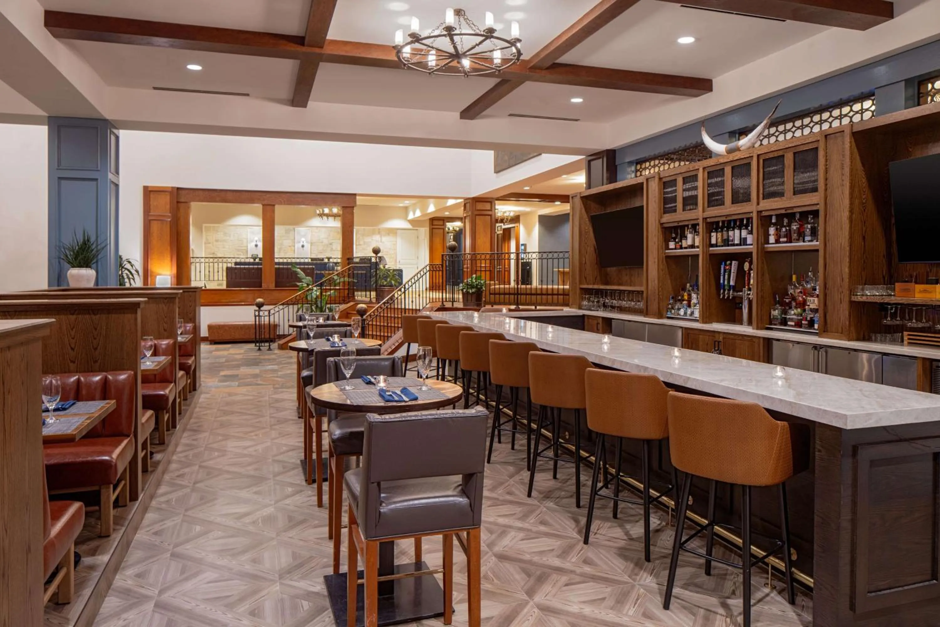 Lounge or bar in Hilton San Antonio Hill Country