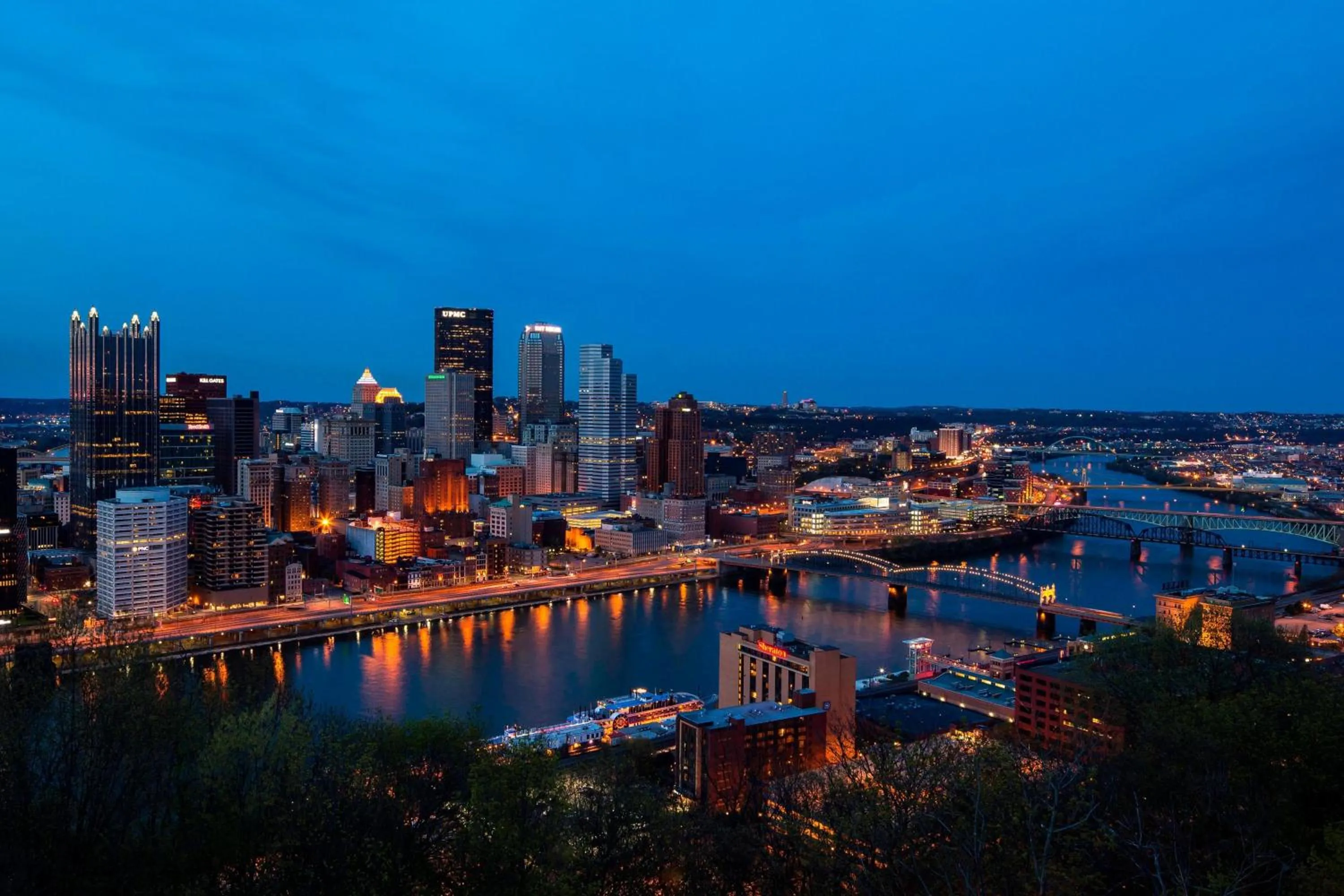 Property building in Sheraton Pittsburgh Hotel at Station Square