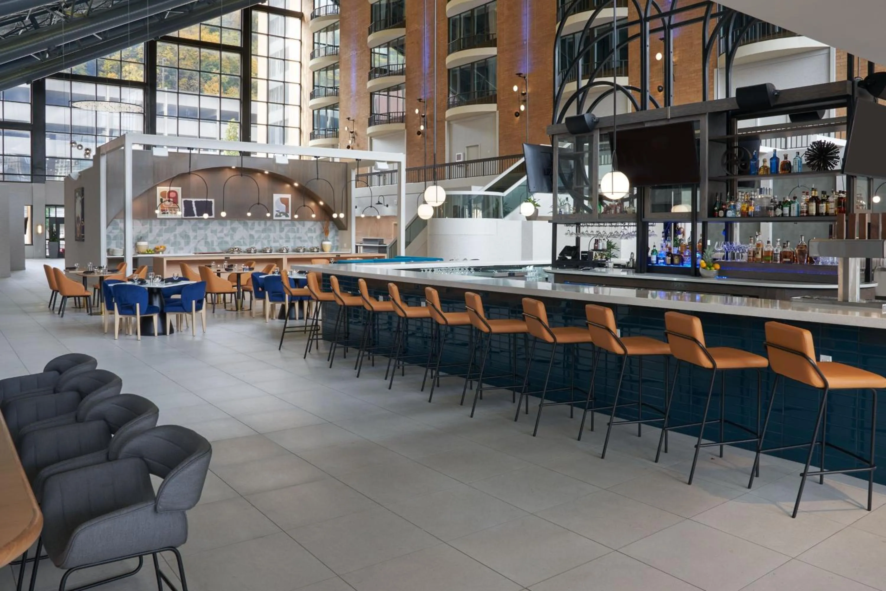 Lounge or bar in Sheraton Pittsburgh Hotel at Station Square