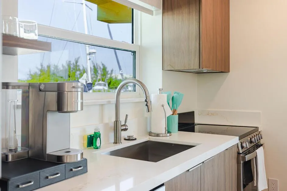 kitchen in Skipjack Resort & Marina