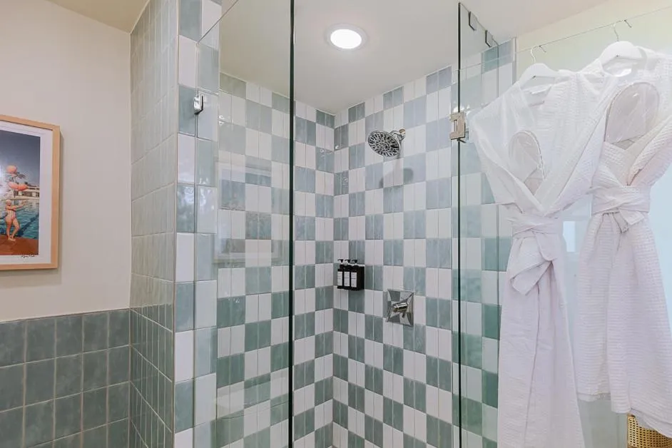 Shower in Skipjack Resort & Marina
