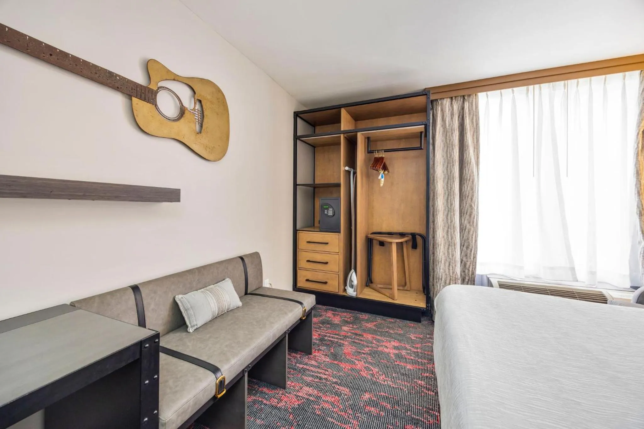 Property building, Bed in Best Western Downtown PLUS Music Row