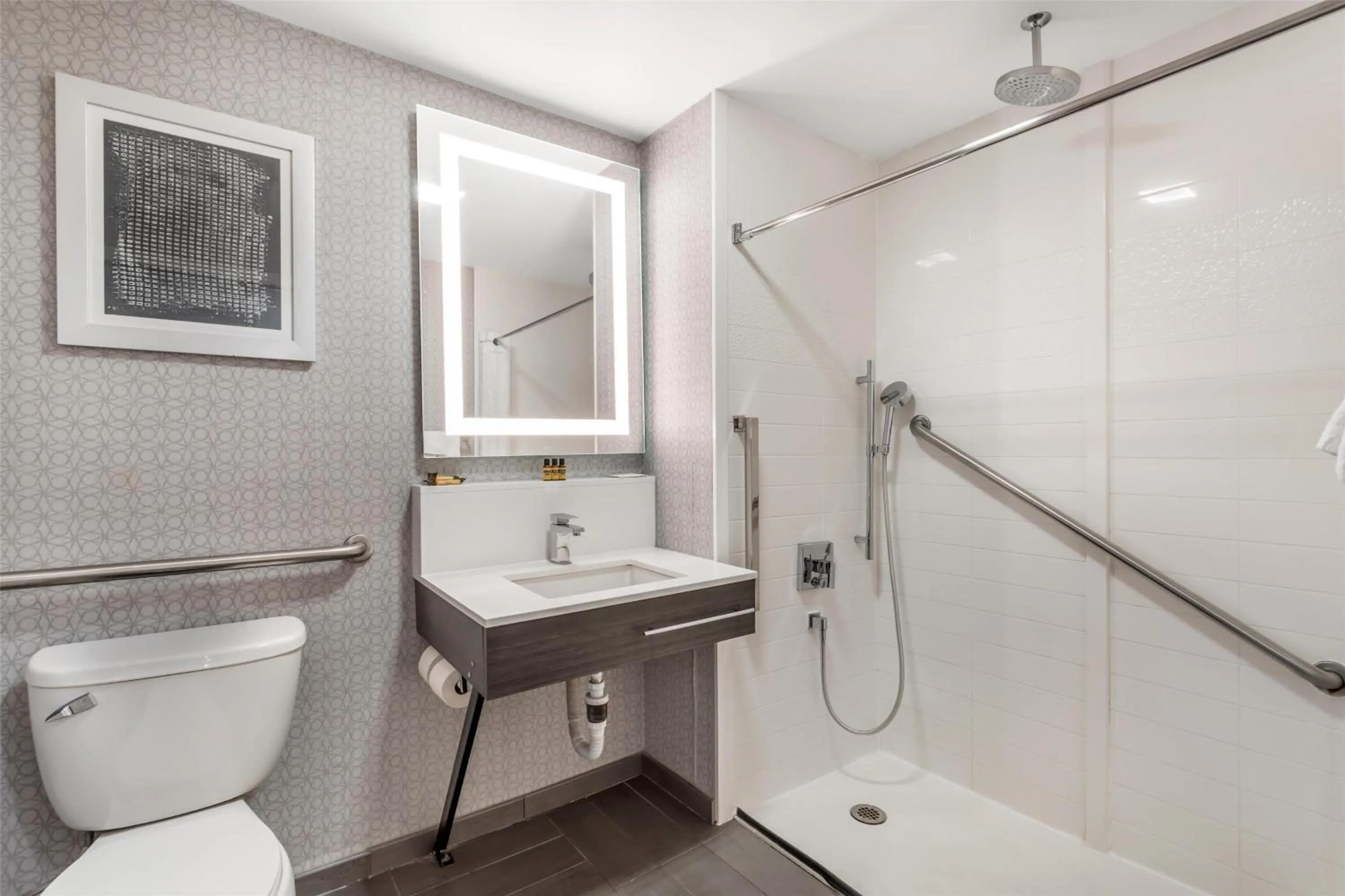 Bathroom in Best Western Downtown PLUS Music Row