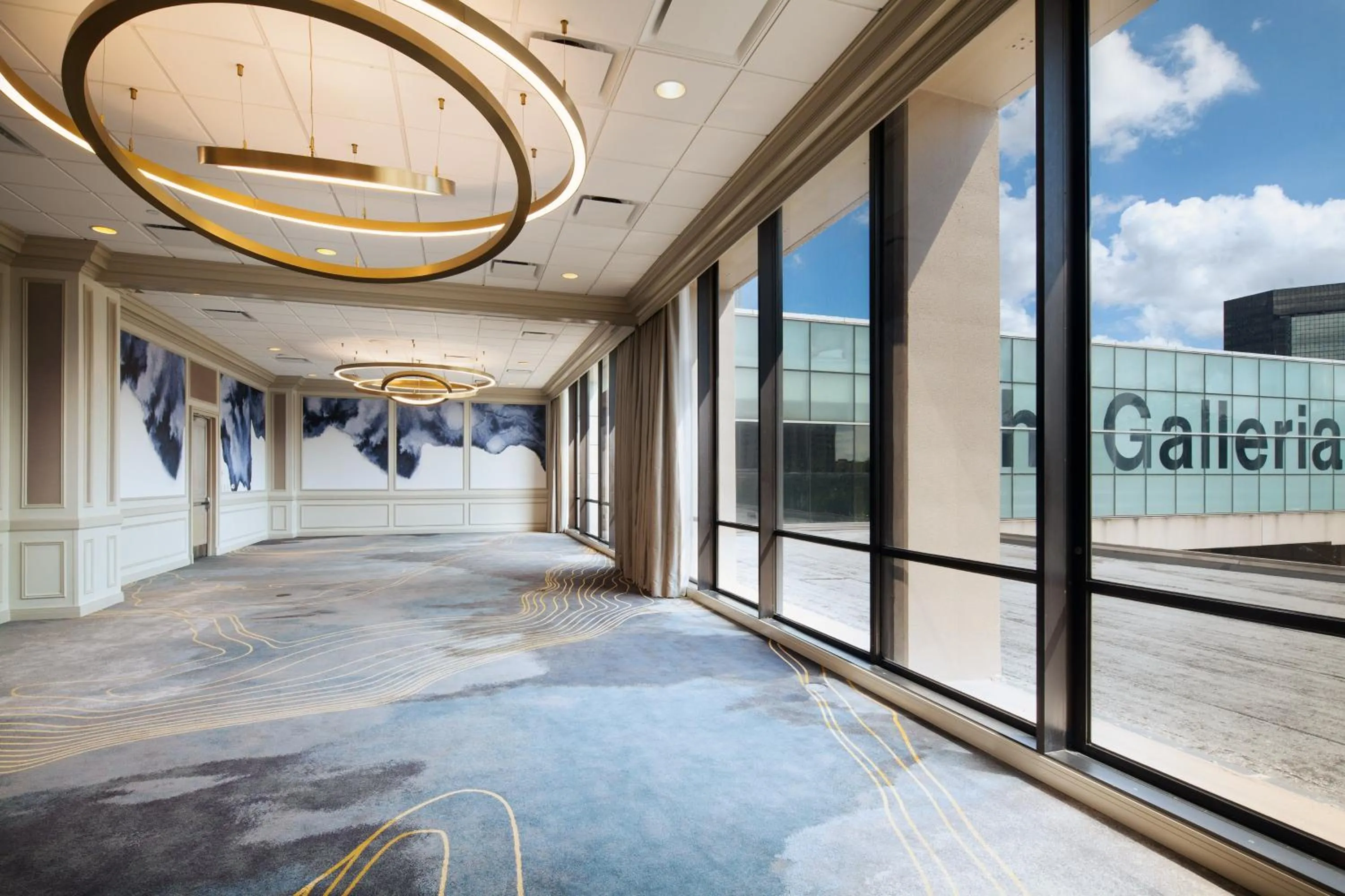 Meeting/conference room, Bed in The Westin Galleria Houston