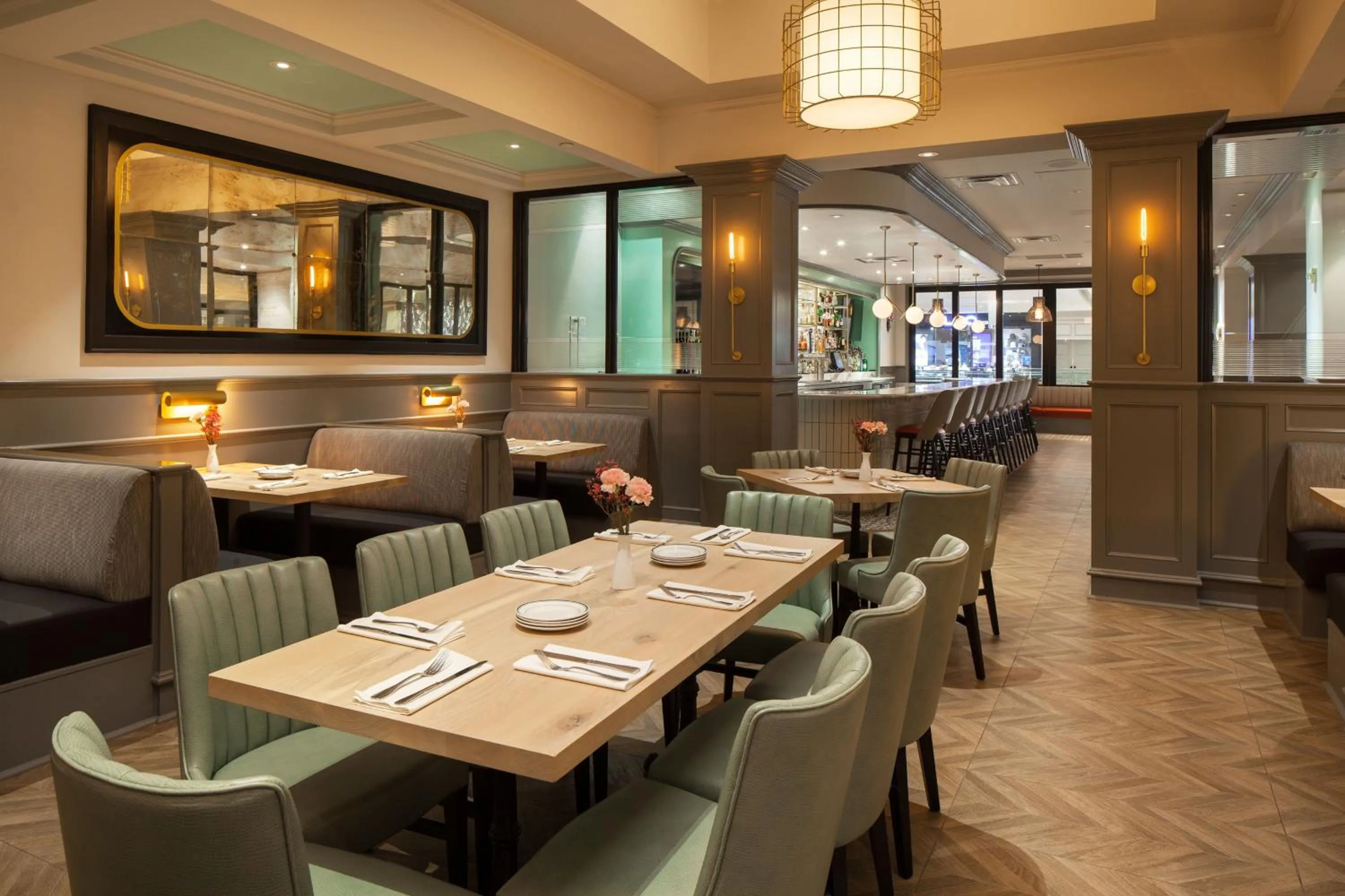 Lounge or bar in The Westin Galleria Houston