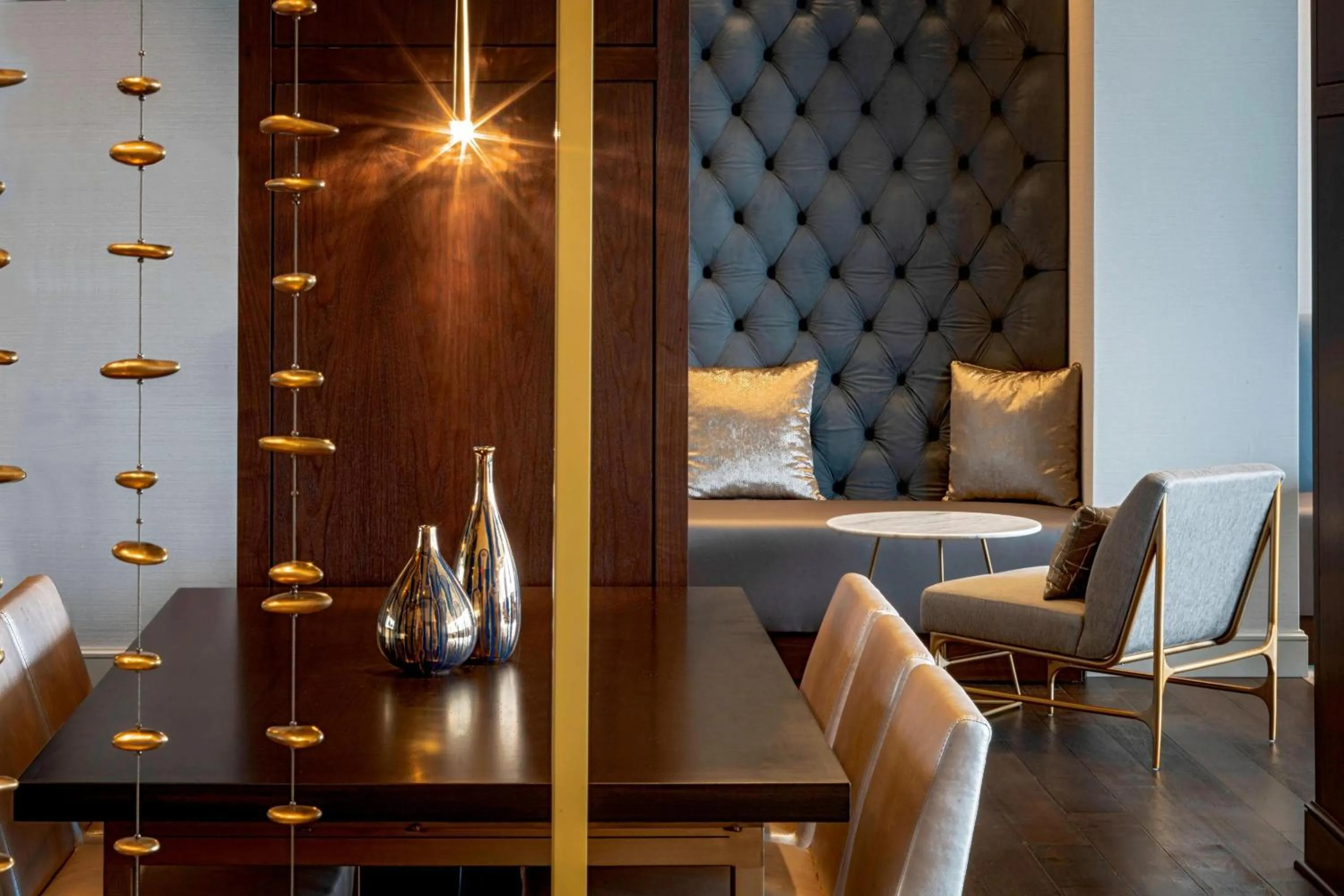 Lounge or bar in The Westin Galleria Houston