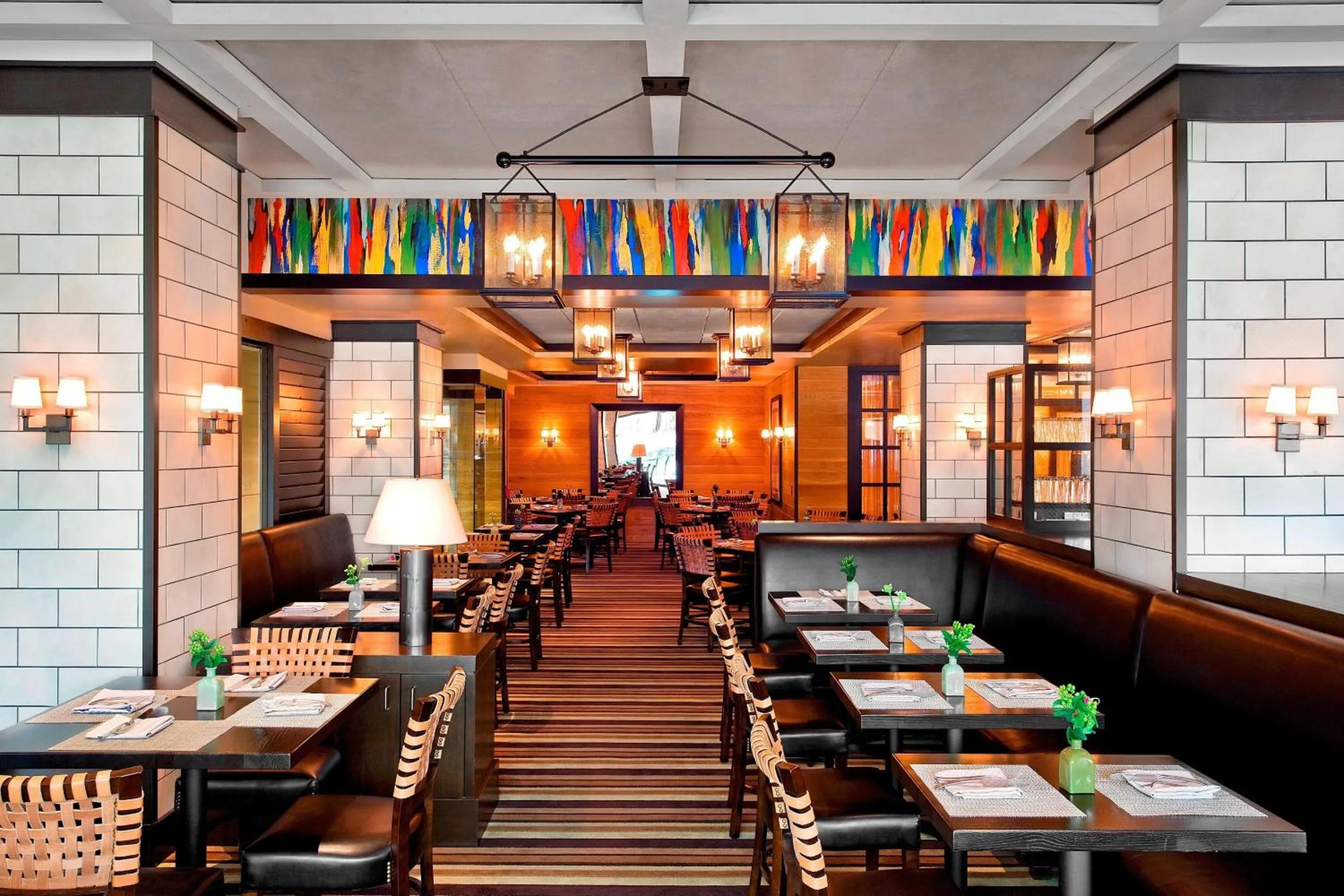 Lounge or bar in The Westin Oaks Houston at the Galleria