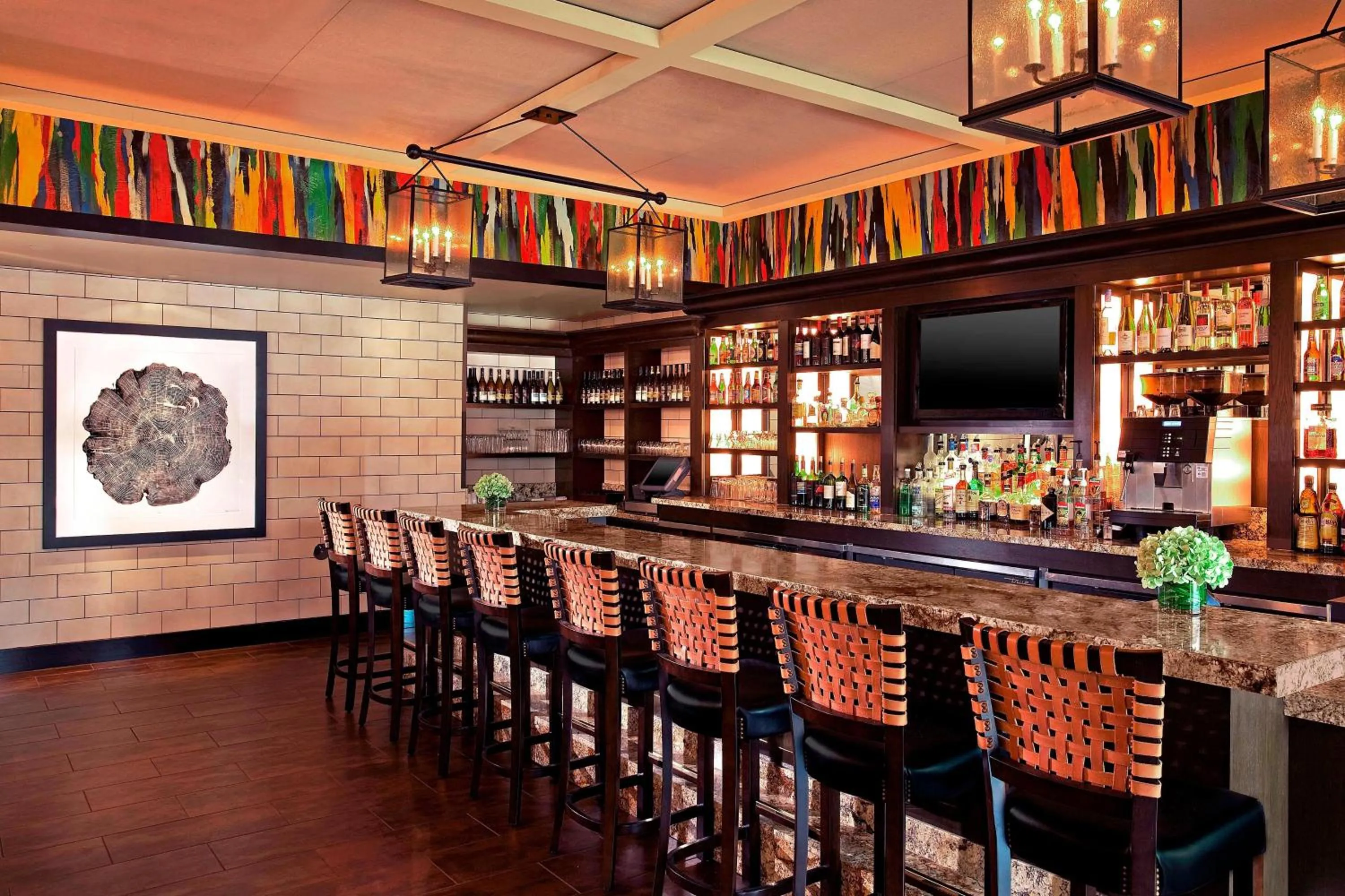 Lounge or bar in The Westin Oaks Houston at the Galleria