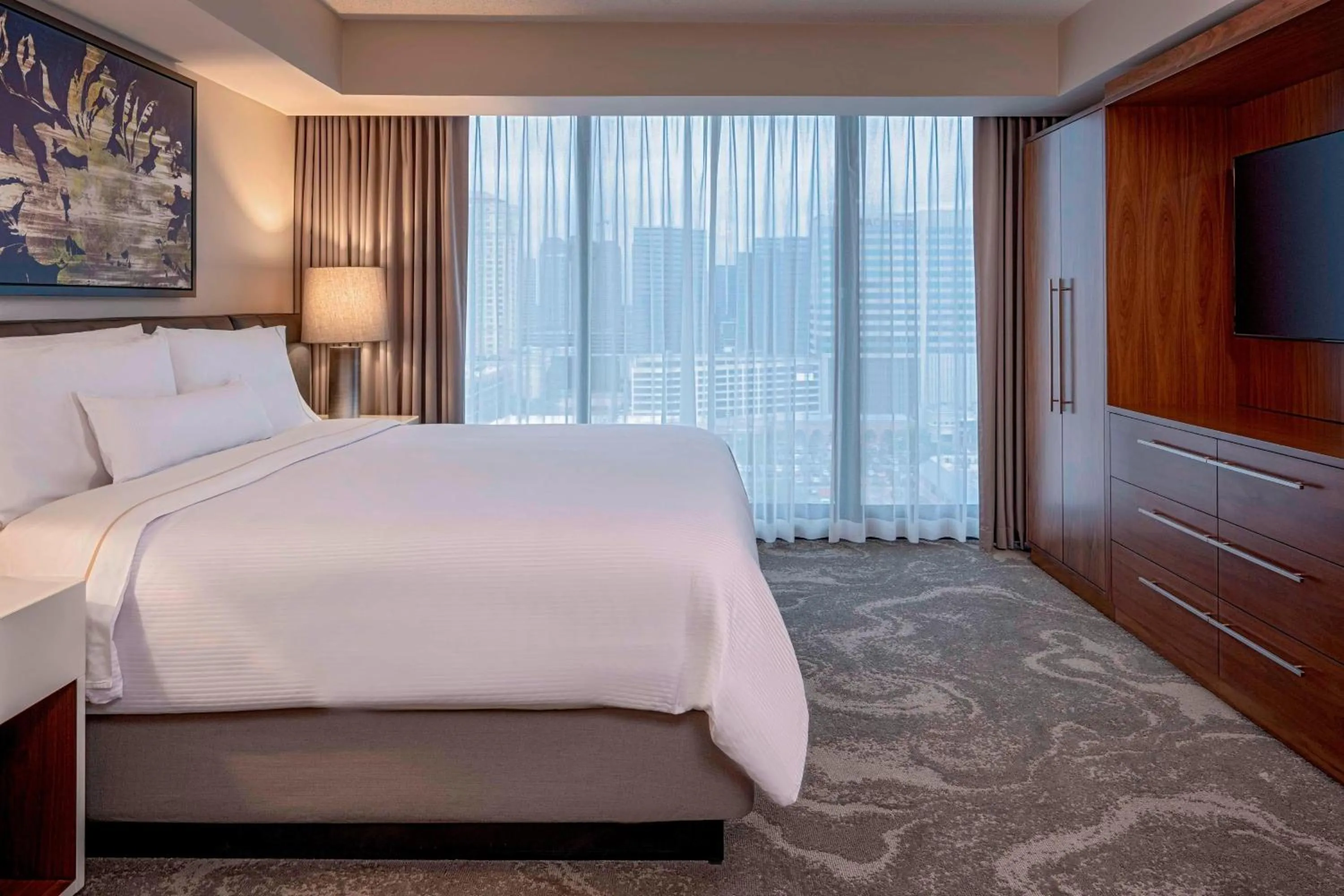 Bedroom, Bed in The Westin Oaks Houston at the Galleria