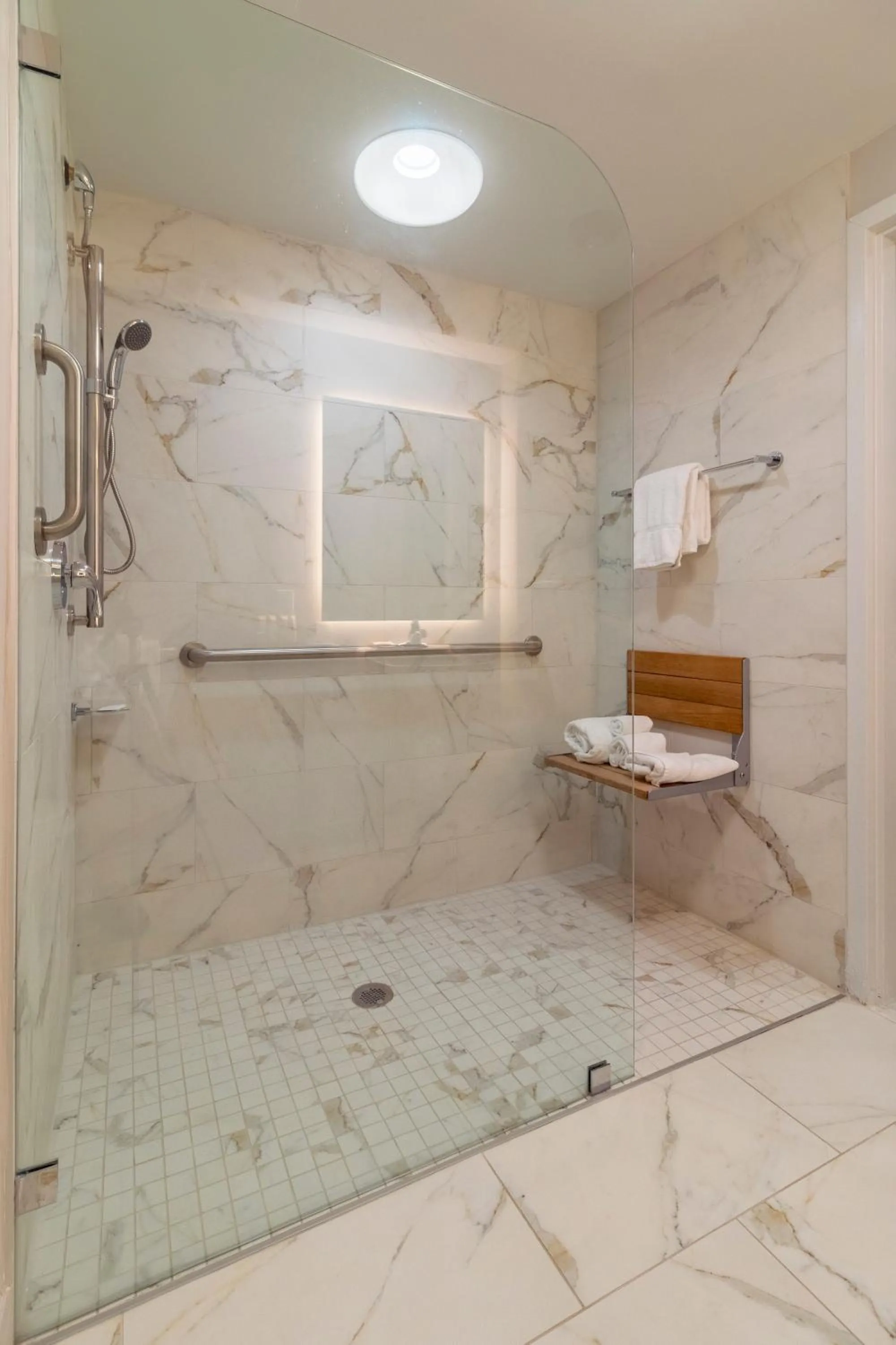 Shower in Radisson Resort Miami Beach