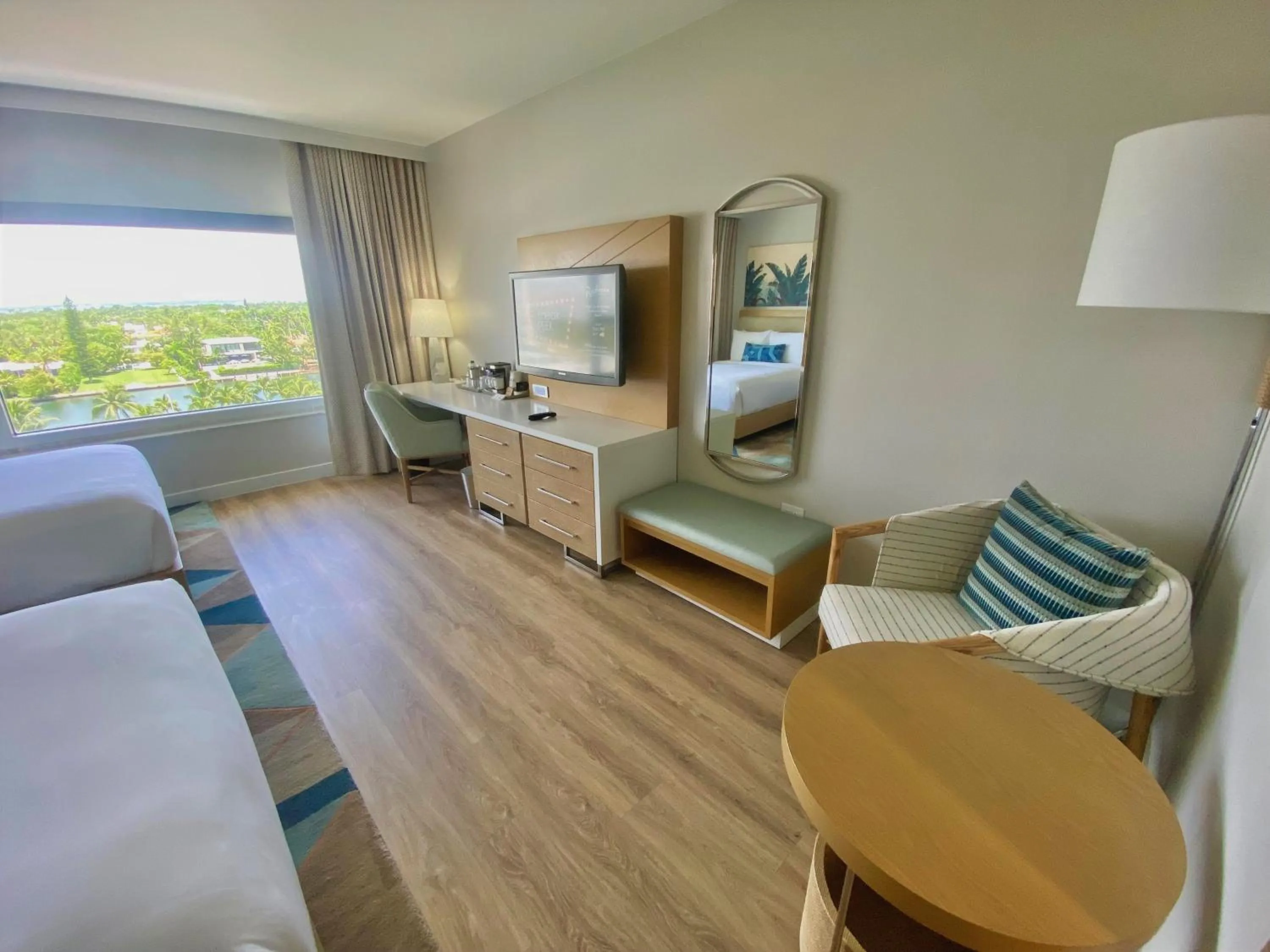 TV and multimedia, Bed in Radisson Resort Miami Beach