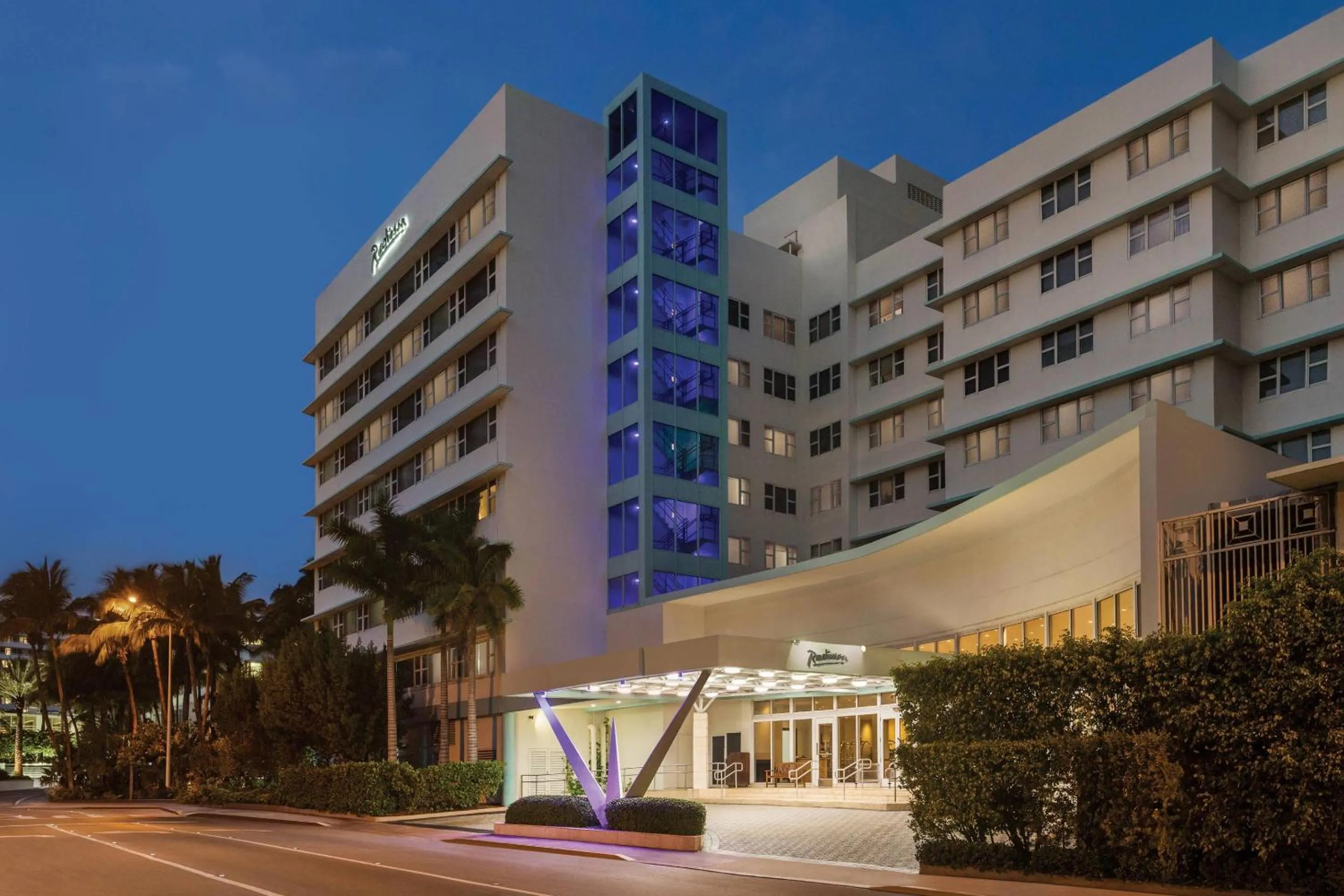 Property building in Radisson Resort Miami Beach