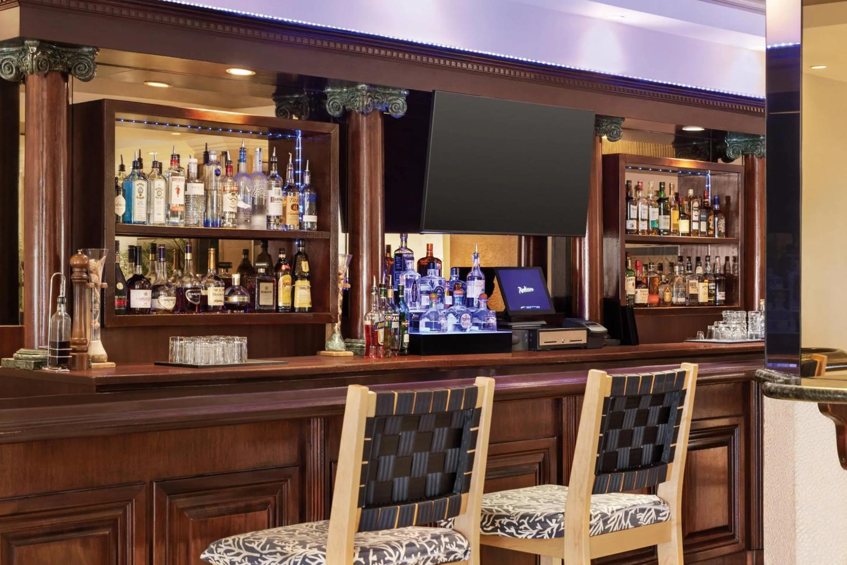 Lounge or bar in Radisson Resort Miami Beach