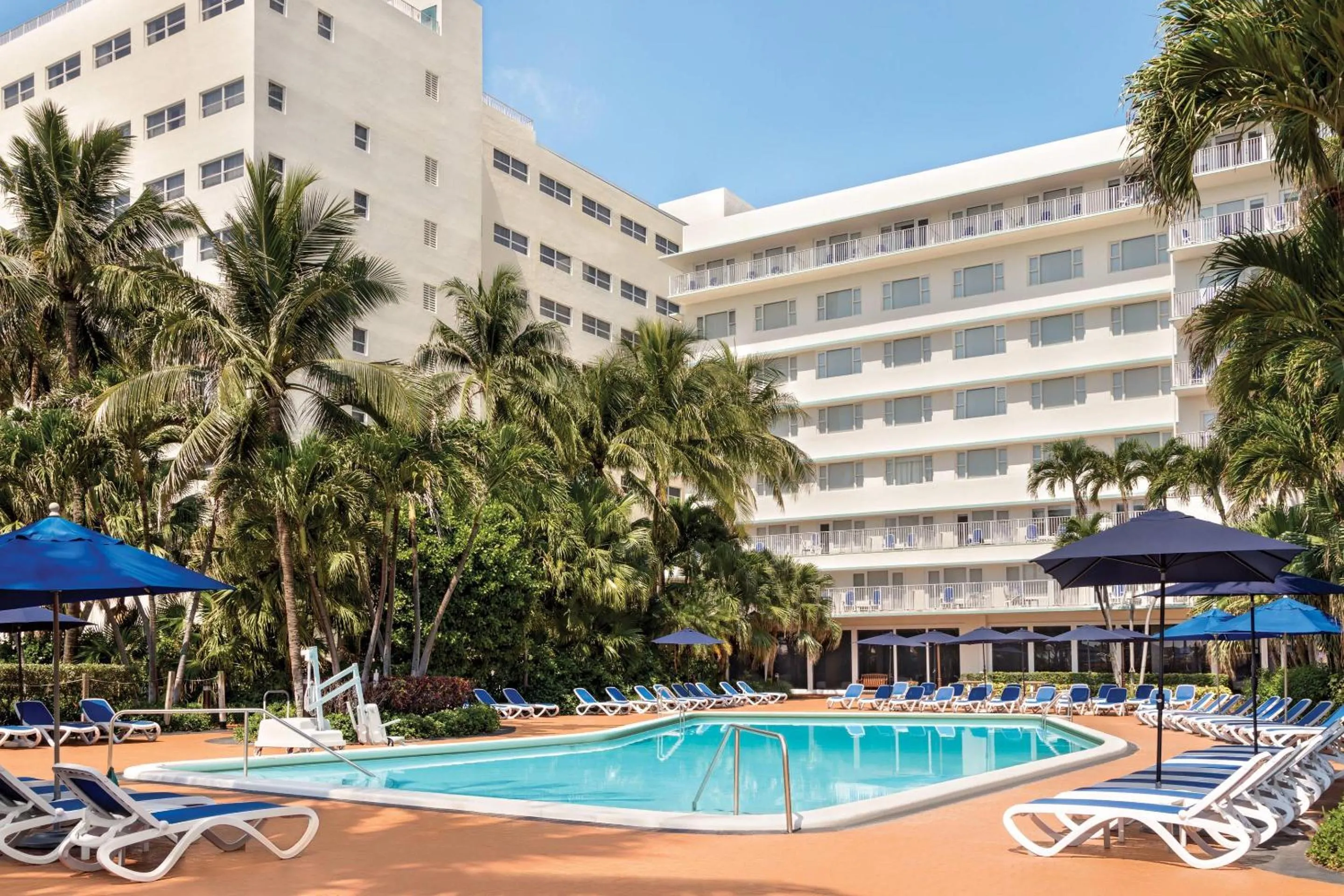 Swimming pool in Radisson Resort Miami Beach
