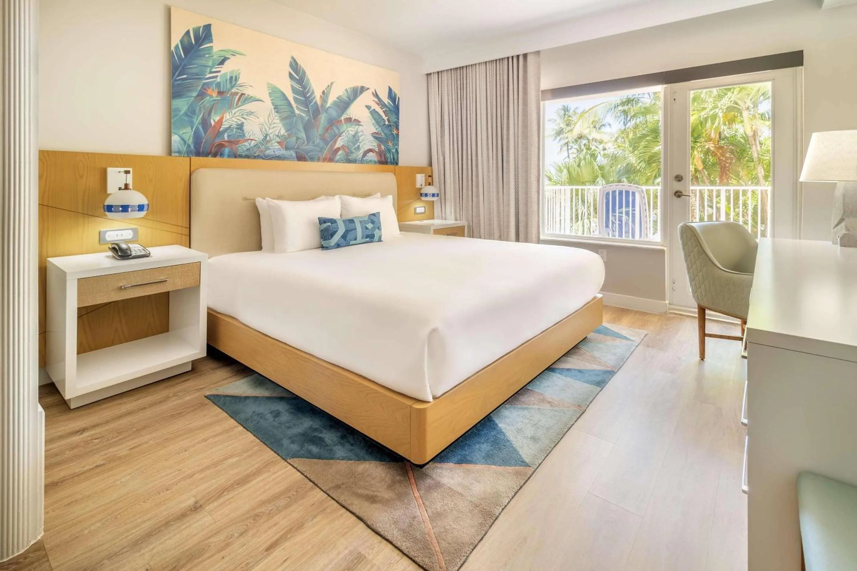 Bedroom, Bed in Radisson Resort Miami Beach