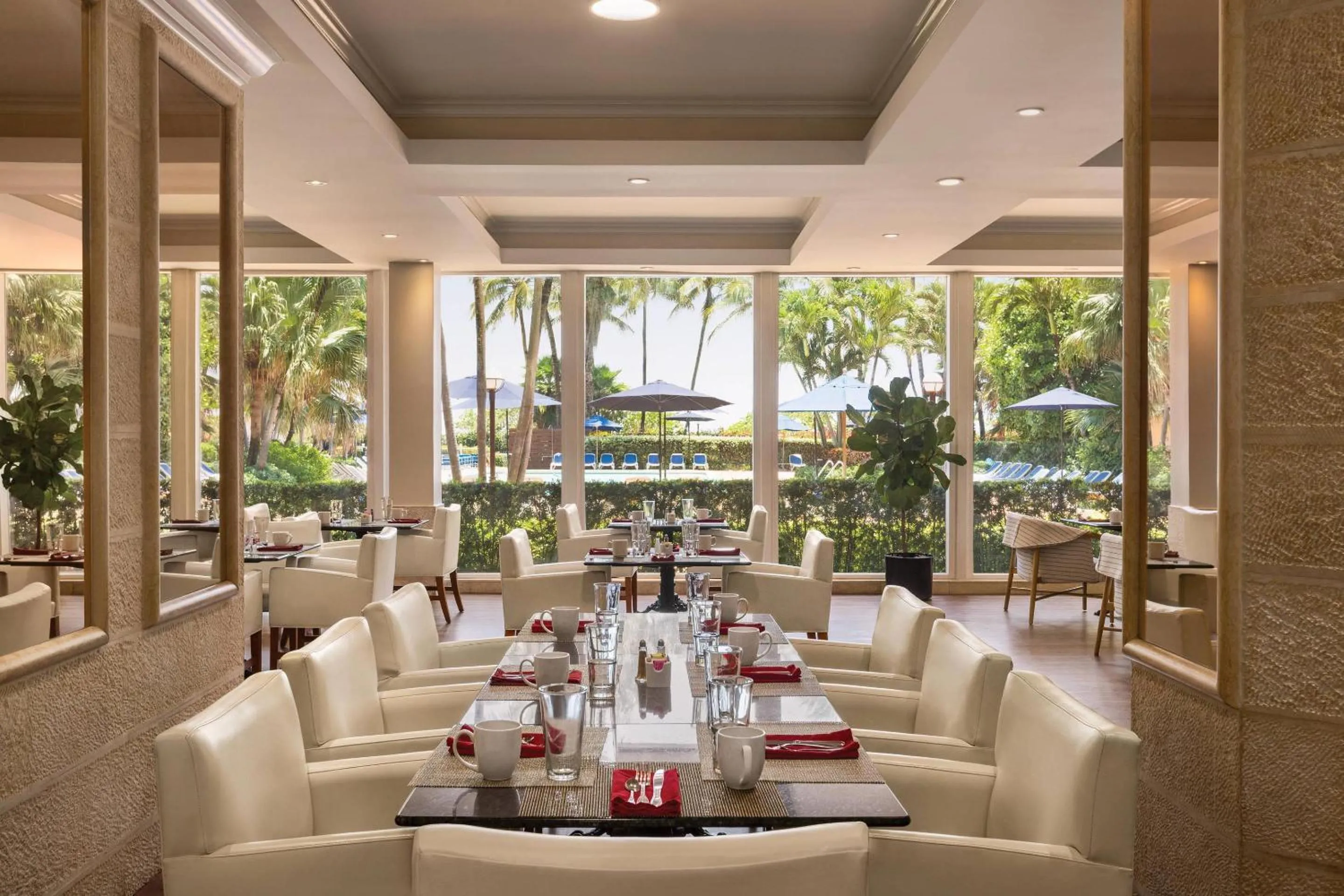 Restaurant/places to eat in Radisson Resort Miami Beach