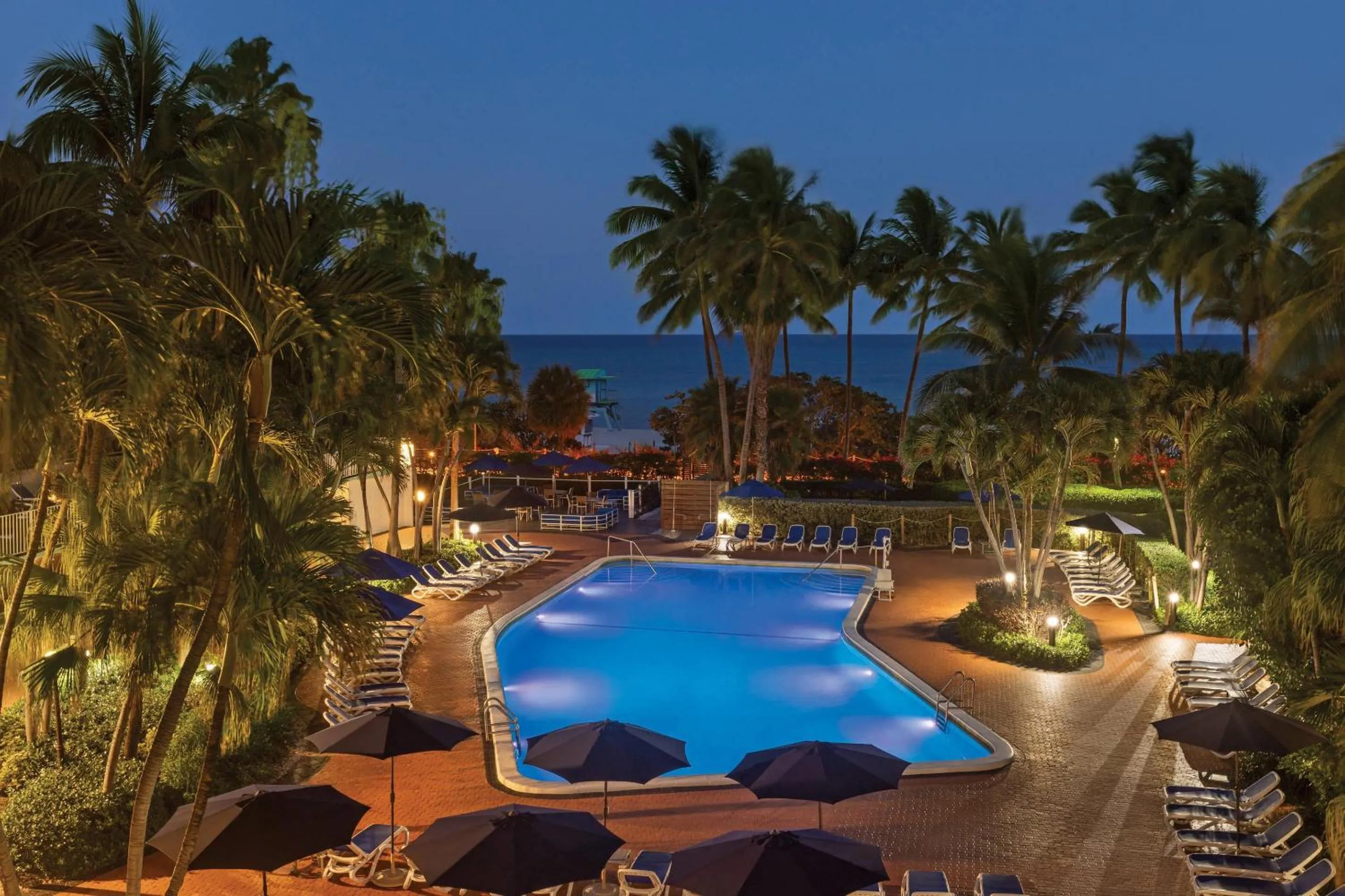 Swimming pool in Radisson Resort Miami Beach