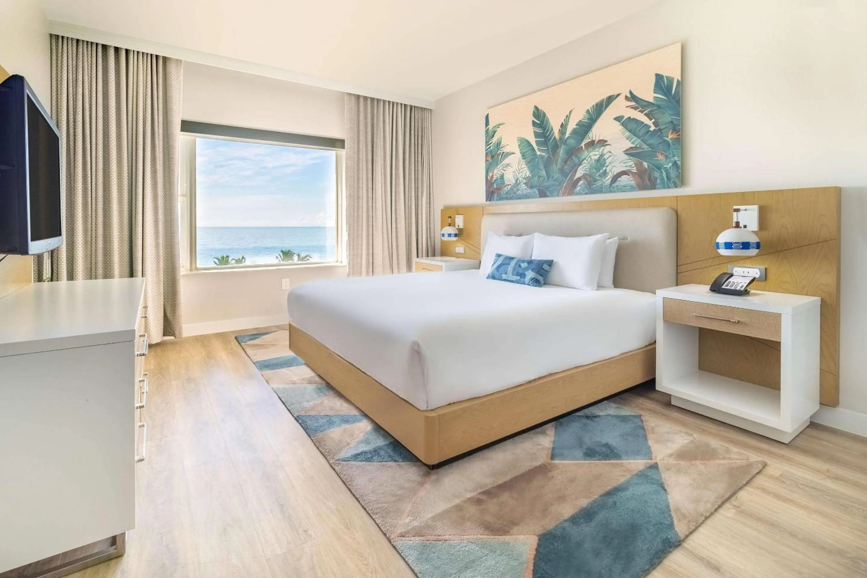 Bedroom, Bed in Radisson Resort Miami Beach