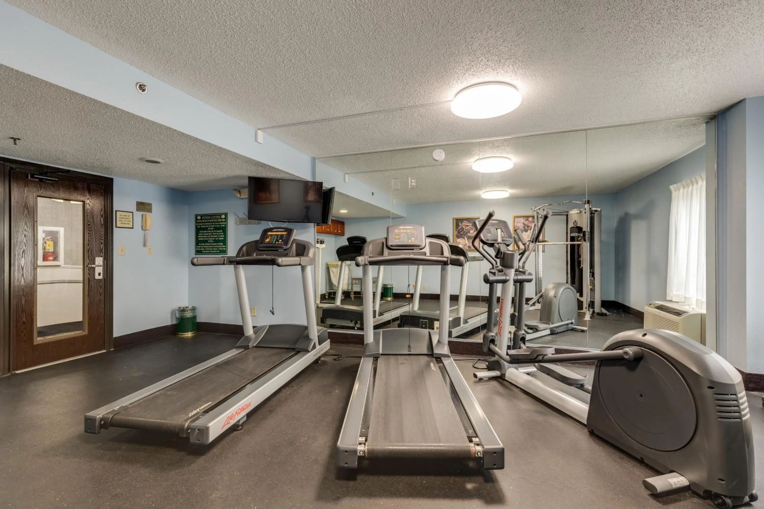 Fitness centre/facilities in Alexis Inn and Suites Hotel